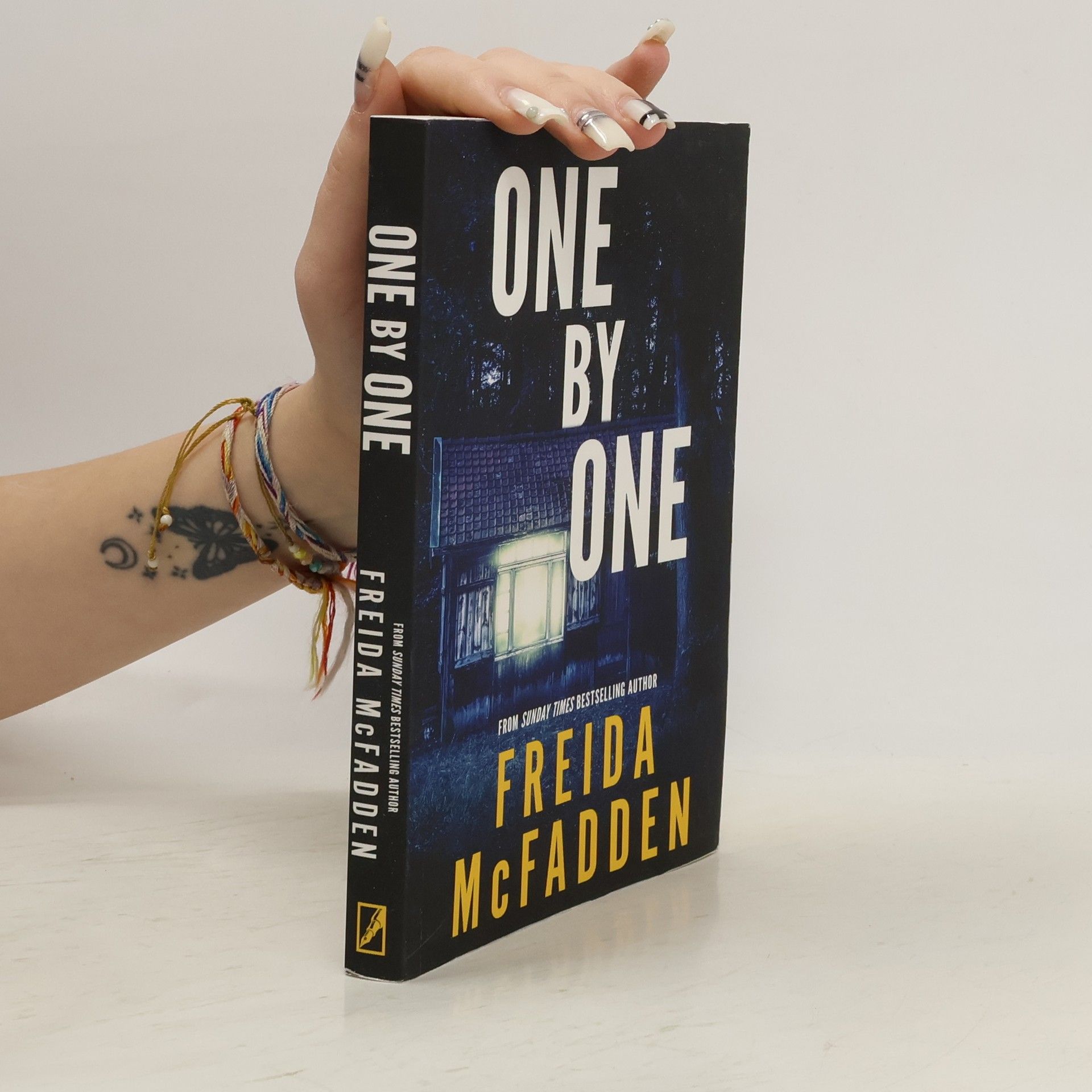 Freida McFadden One by one