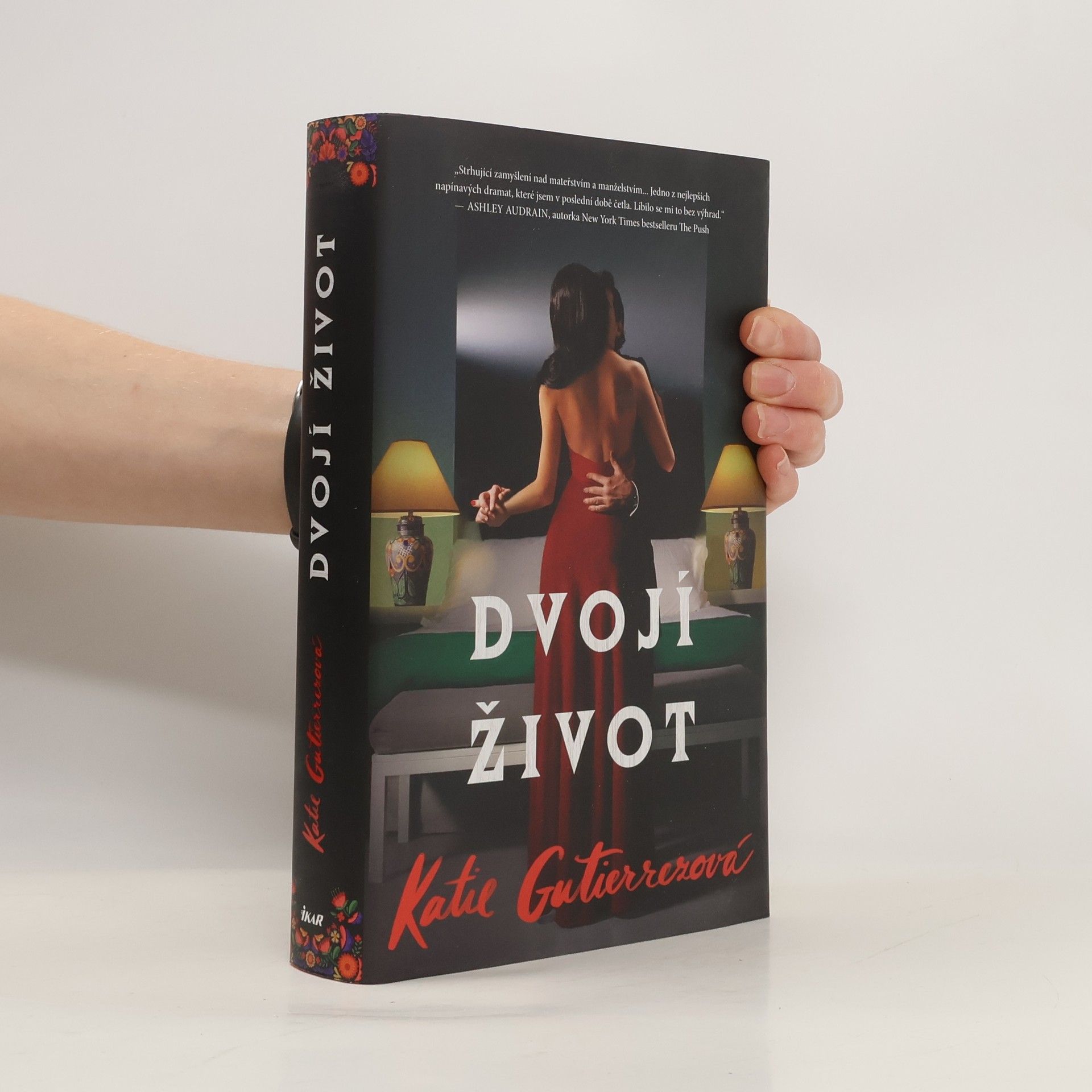 Katie Gutierrez Dvojí život