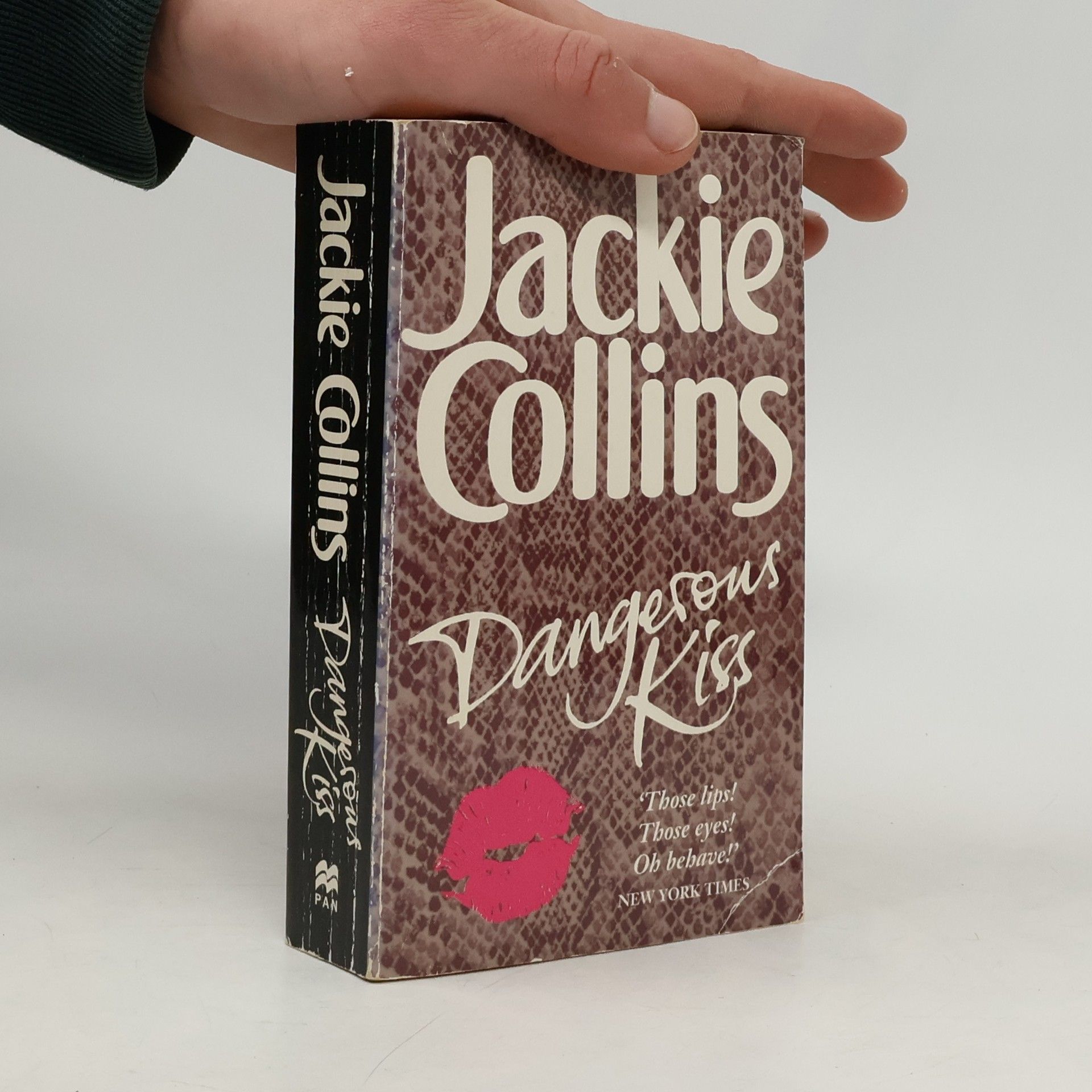 Jackie Collins Dangerous Kiss