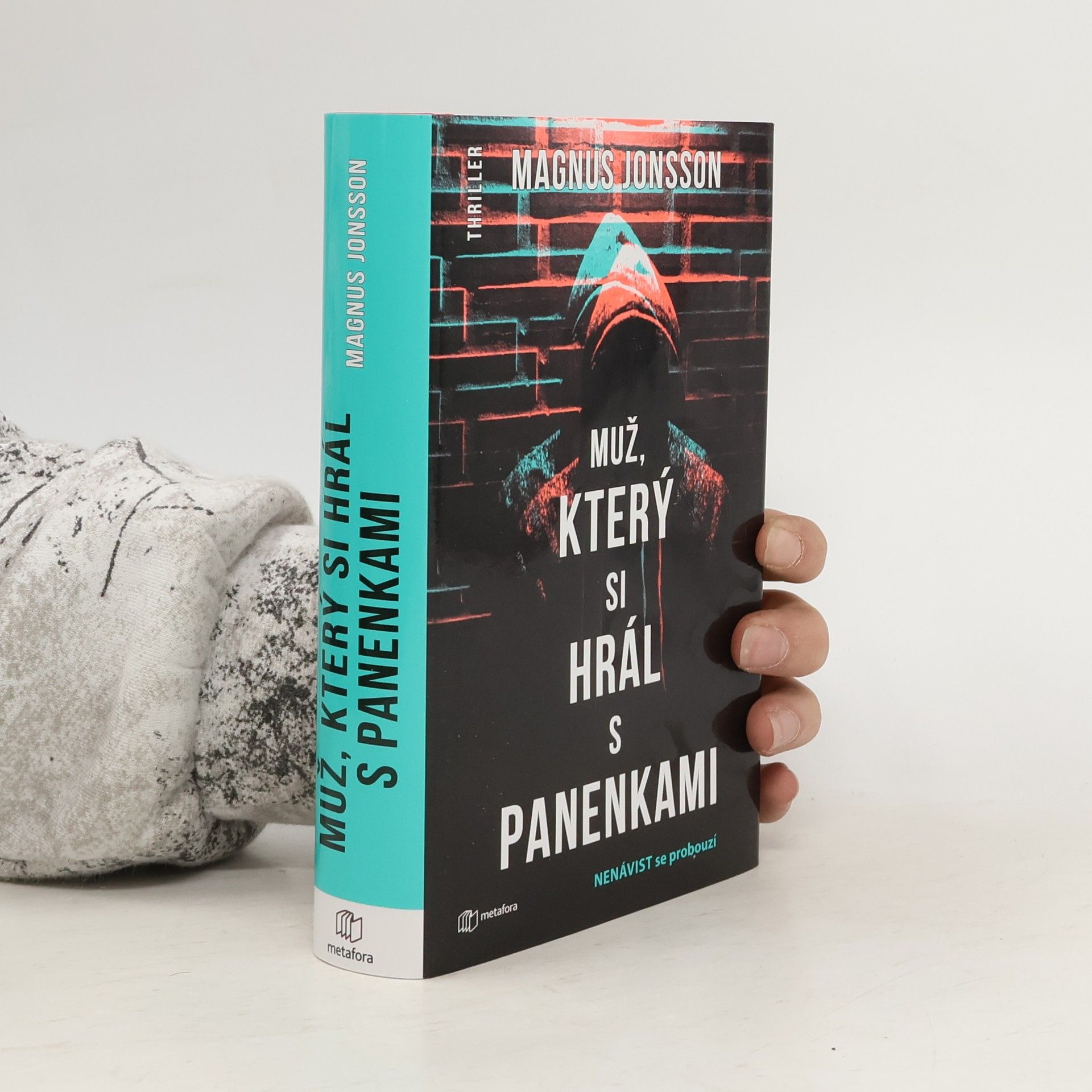 Muž, který si hrál s panenkami