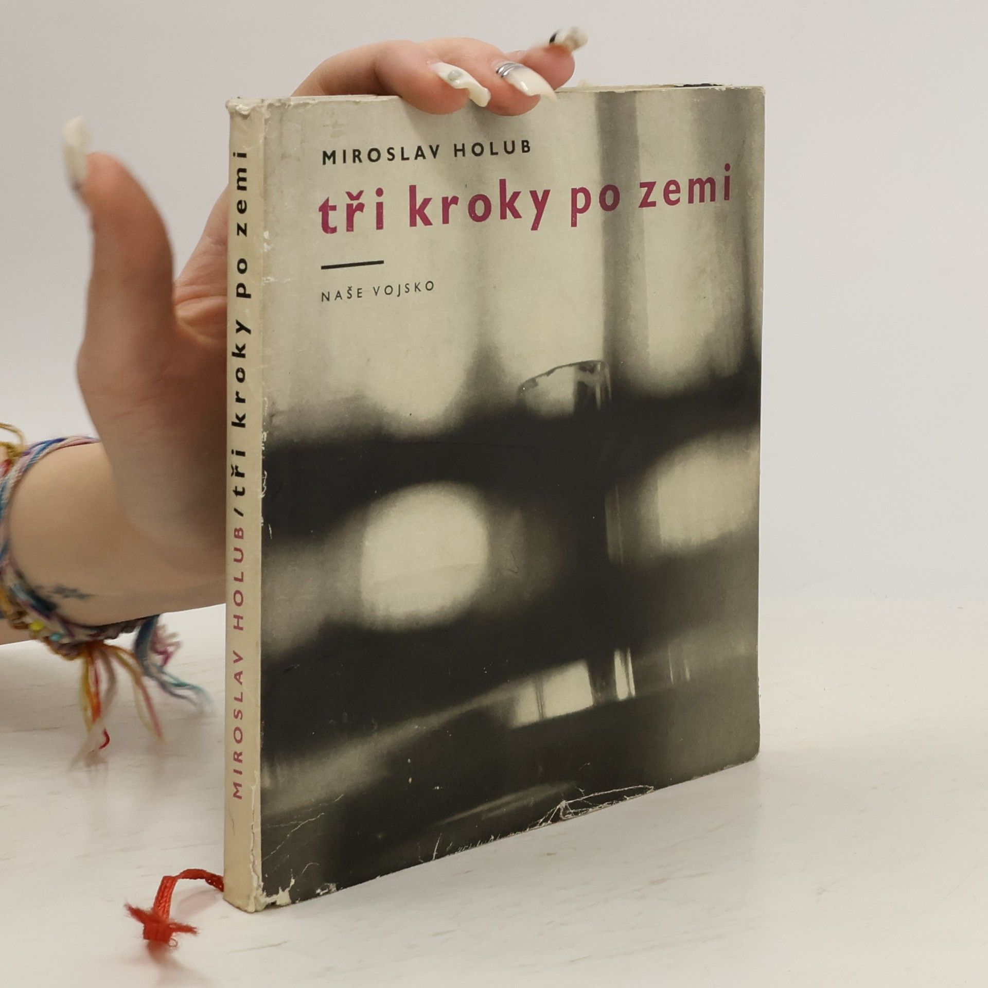 Miroslav Holub Tři kroky po zemi