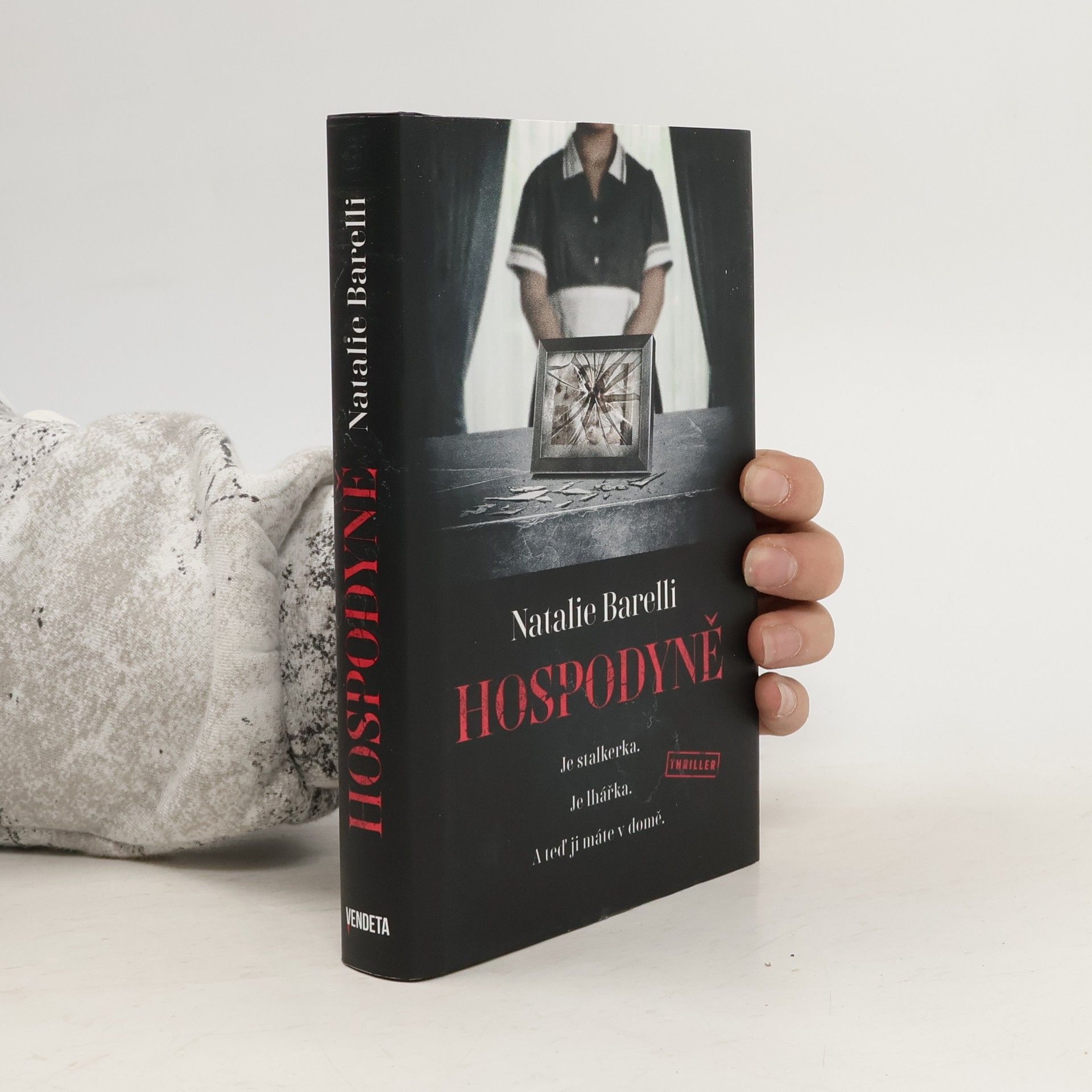 Natalie Barelli Hospodyně