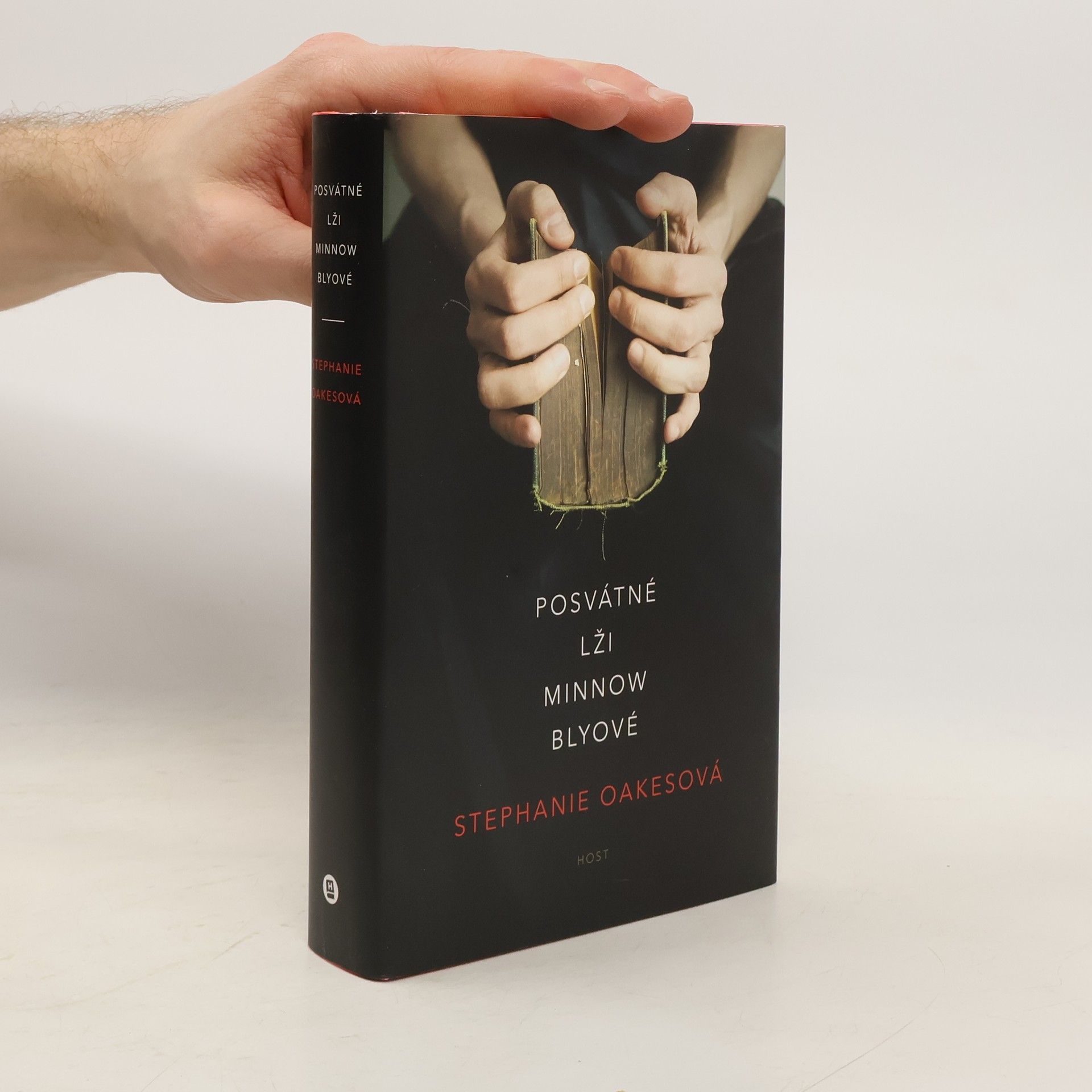 Stephanie Oakes Posvátné lži Minnow Blyové