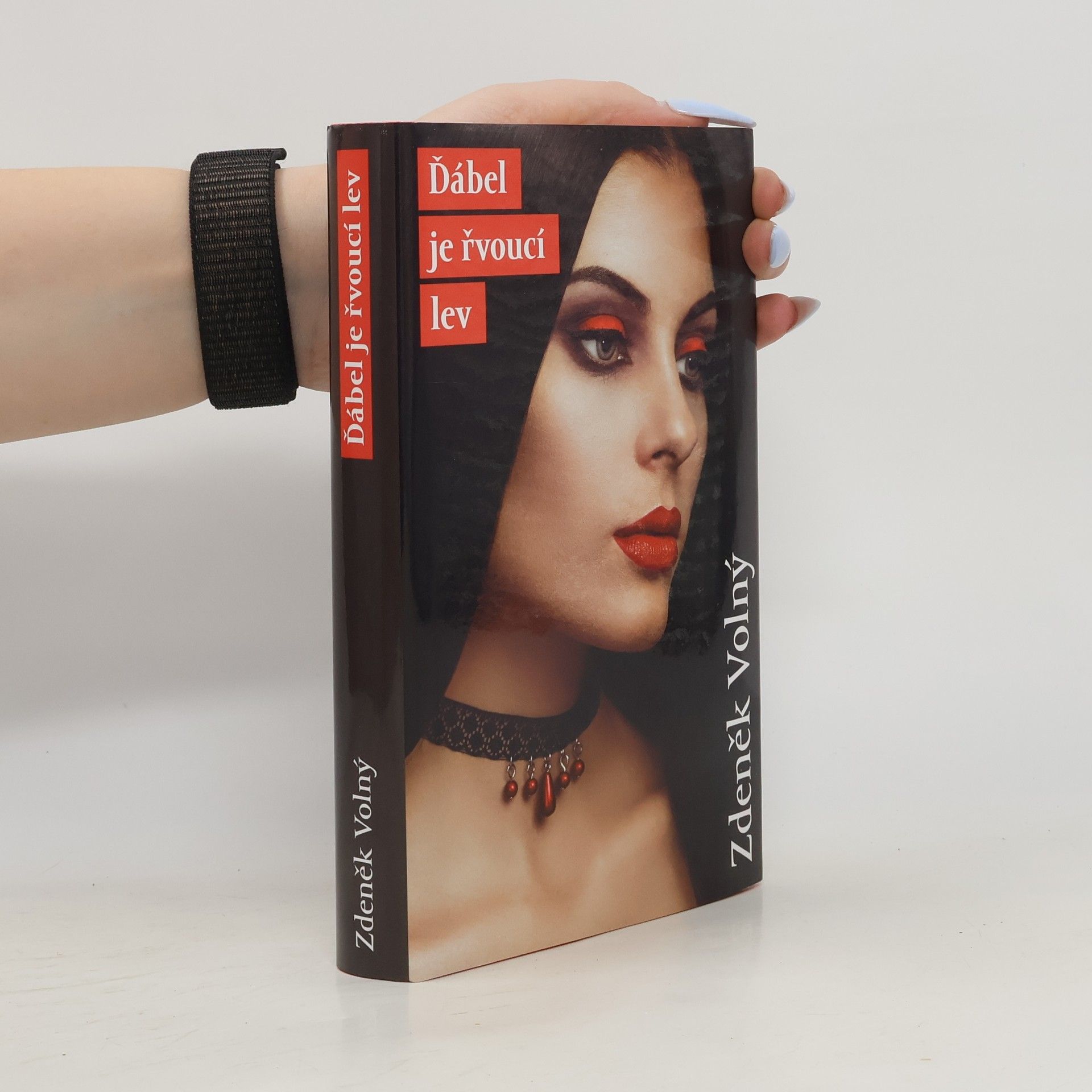 Ďábel je řvoucí lev