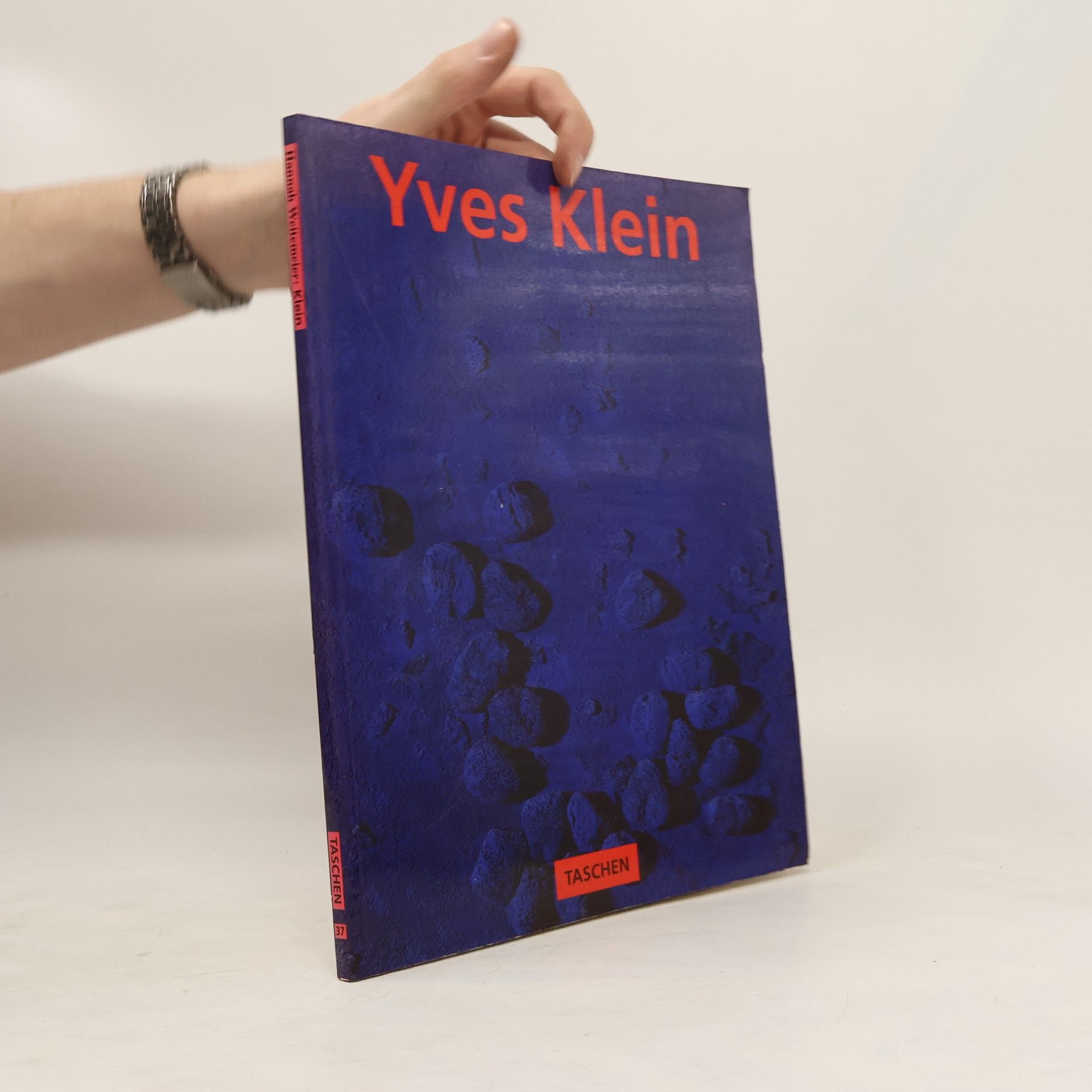 Yves Klein International Klein blue