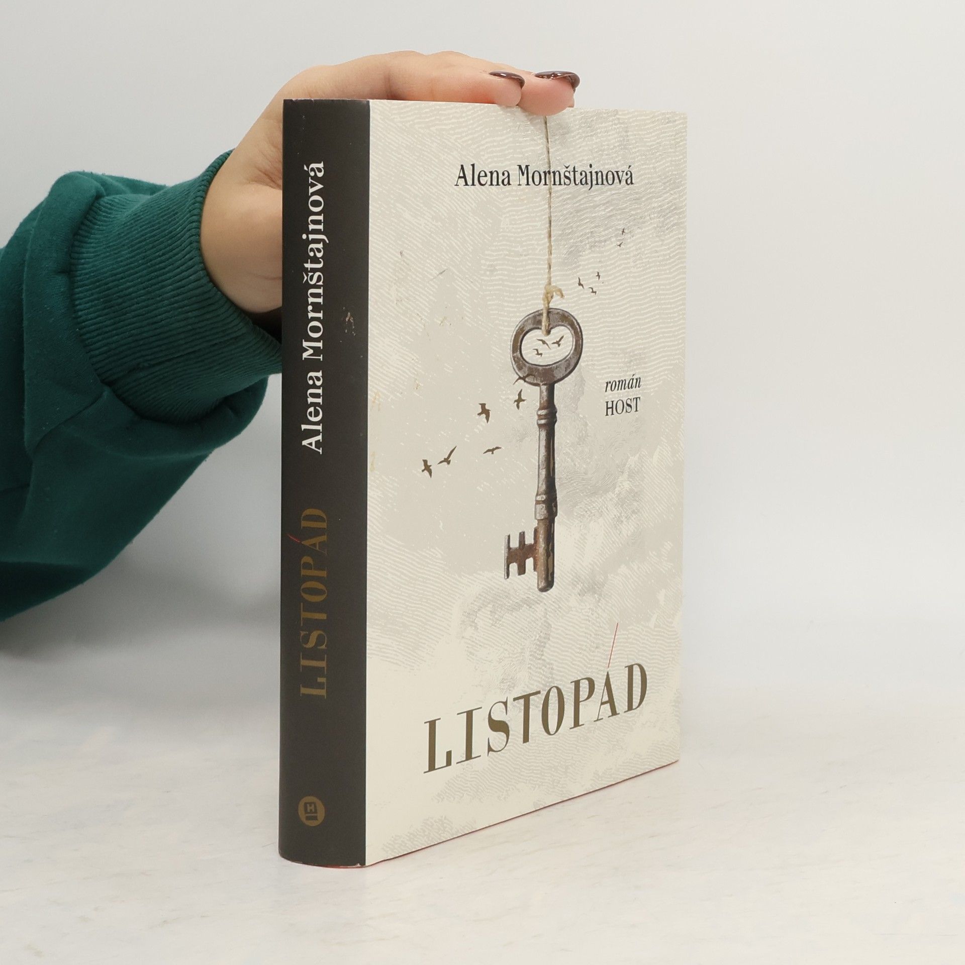 Alena Mornštajnová Listopád