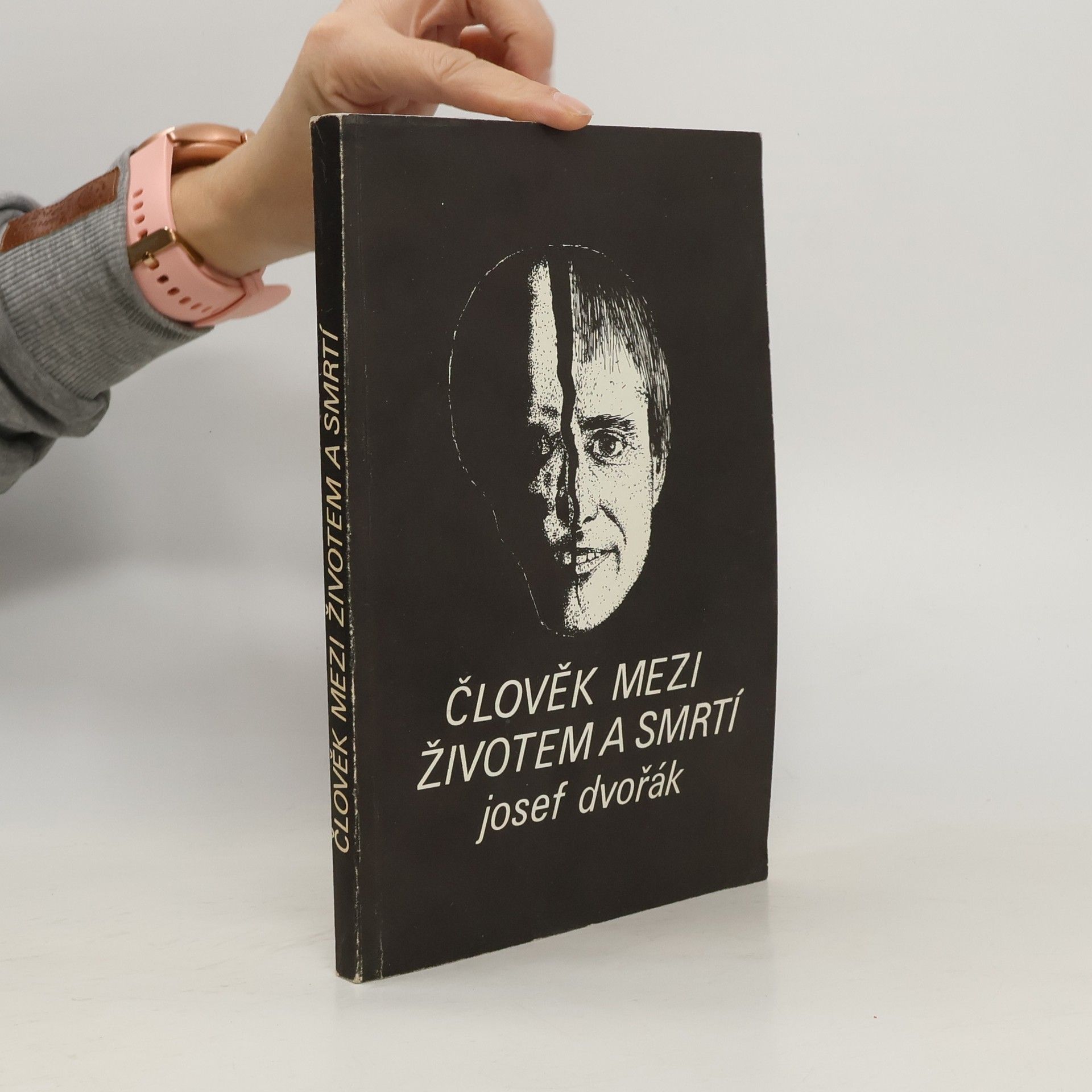 Josef Dvořák Člověk mezi životem a smrtí