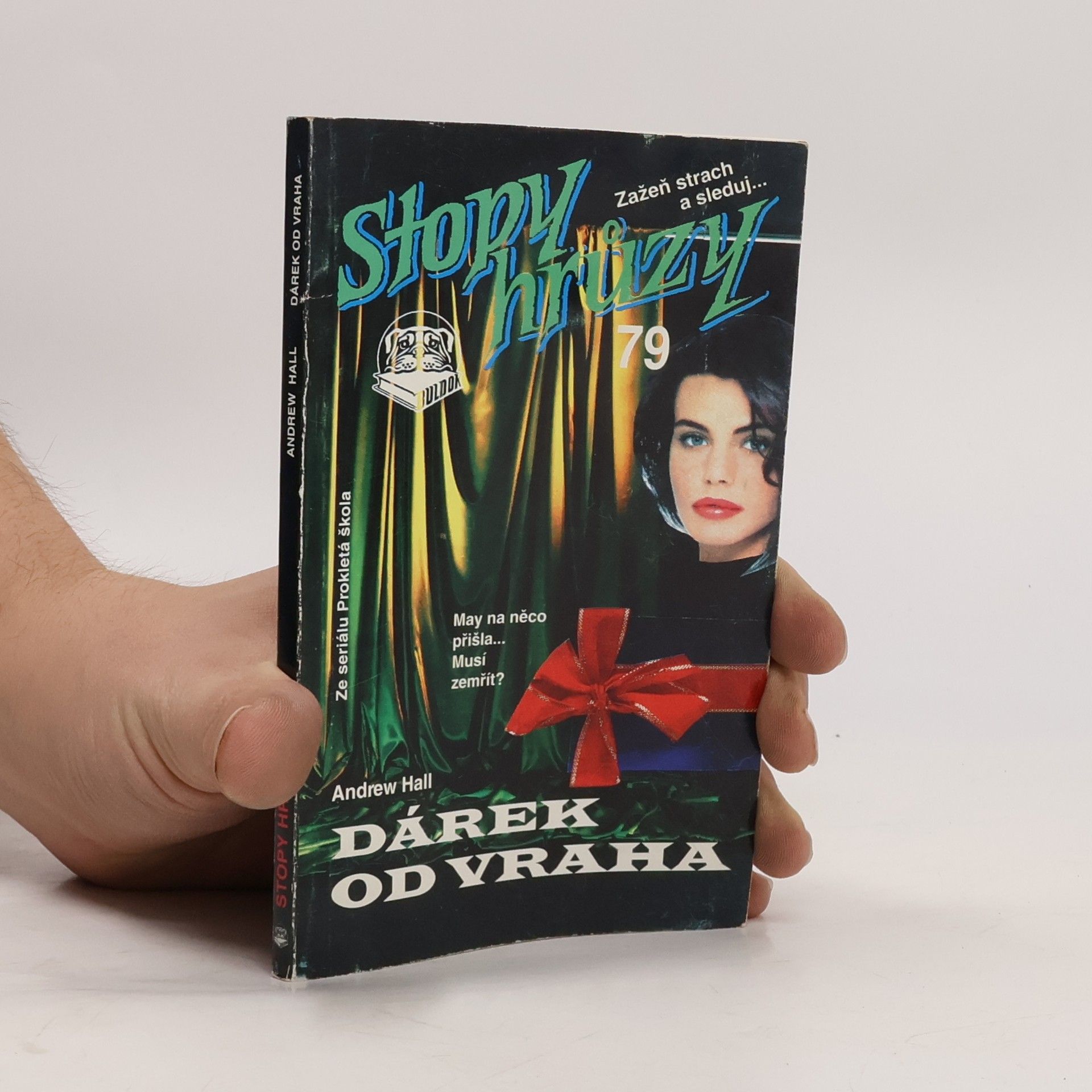 Andrew Hall Dárek od vraha. Stopy hrůzy 79