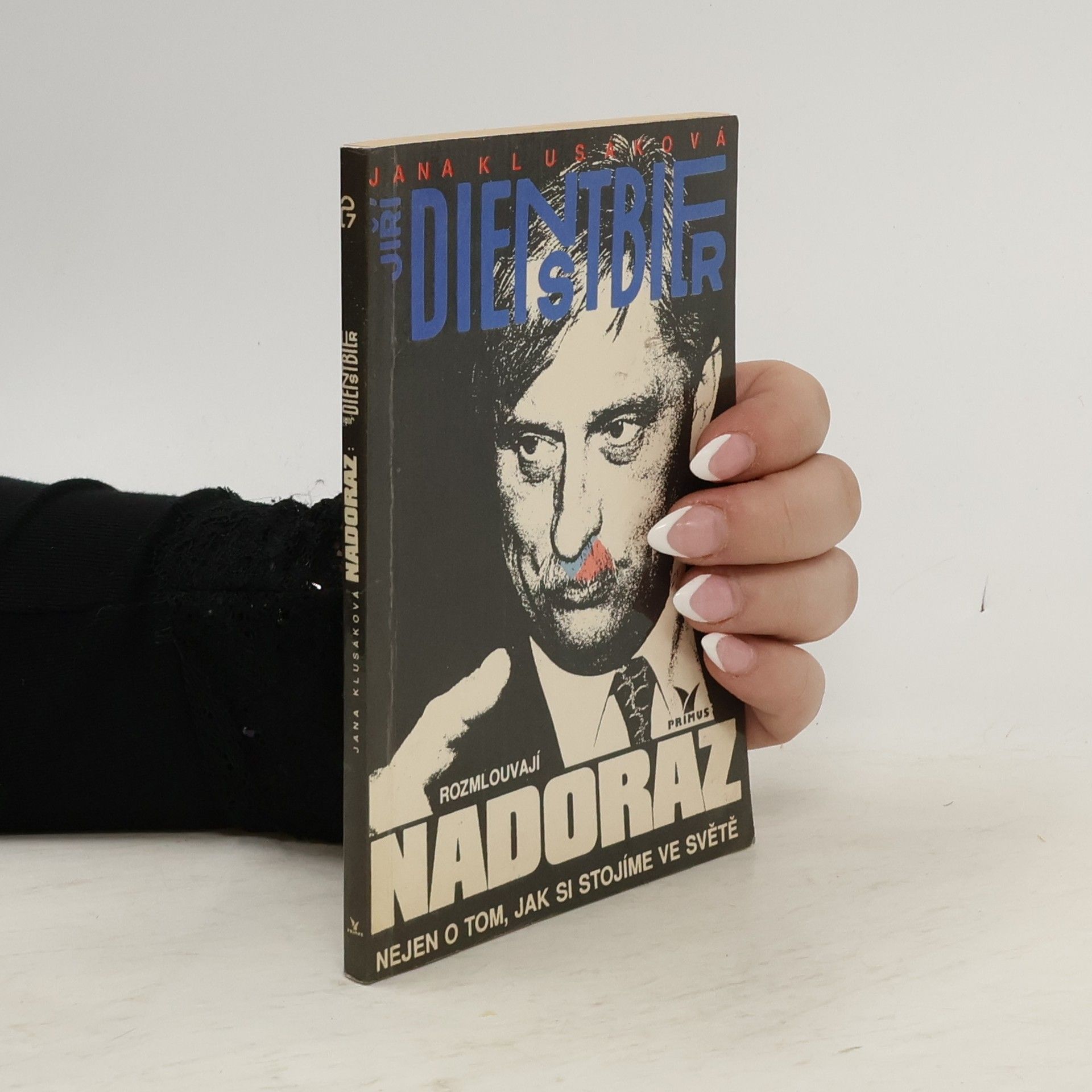 Jana Klusáková a Jiří Dienstbier rozmlouvají nadoraz