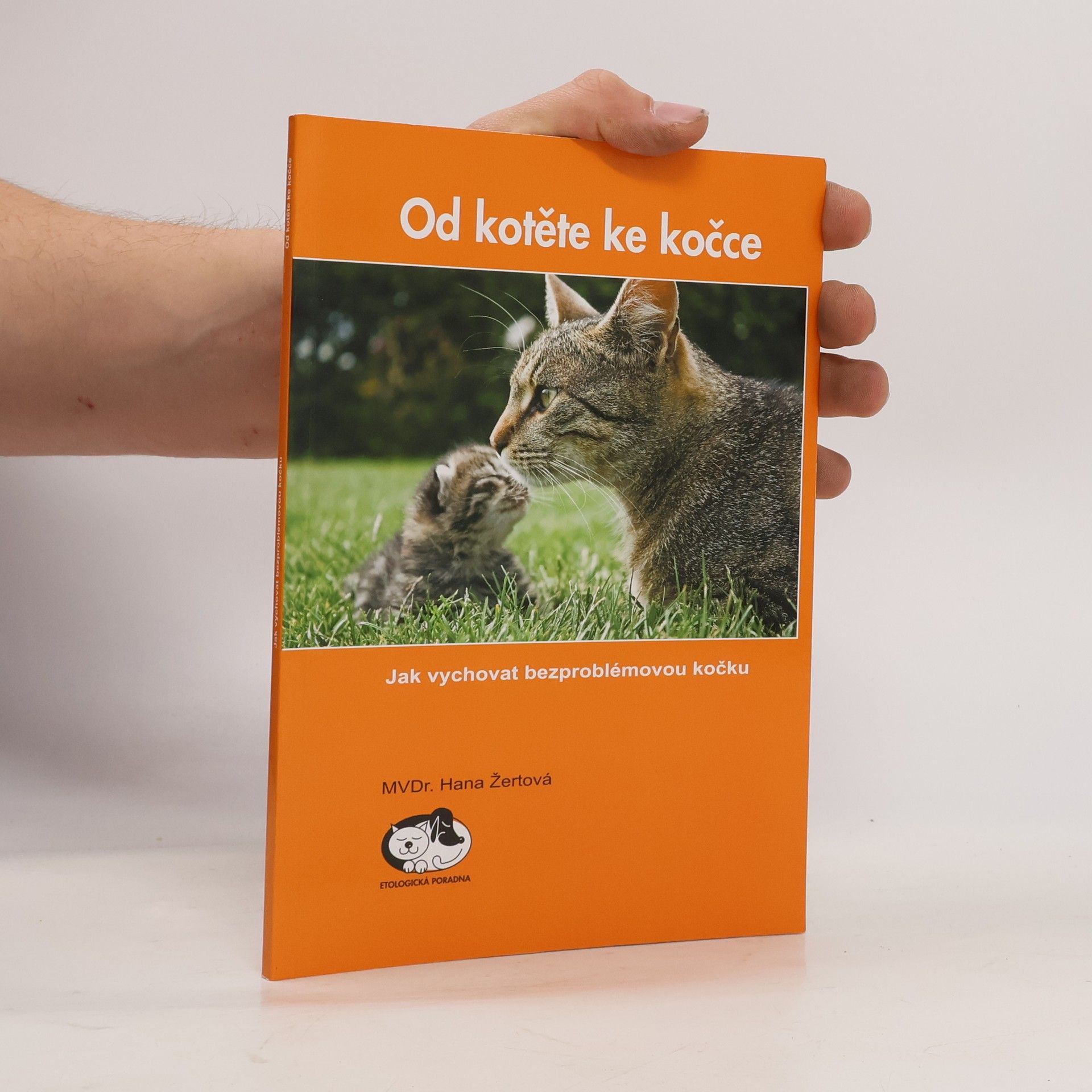 Od kotěte ke kočce. Jak vychovat bezproblémovou kočku