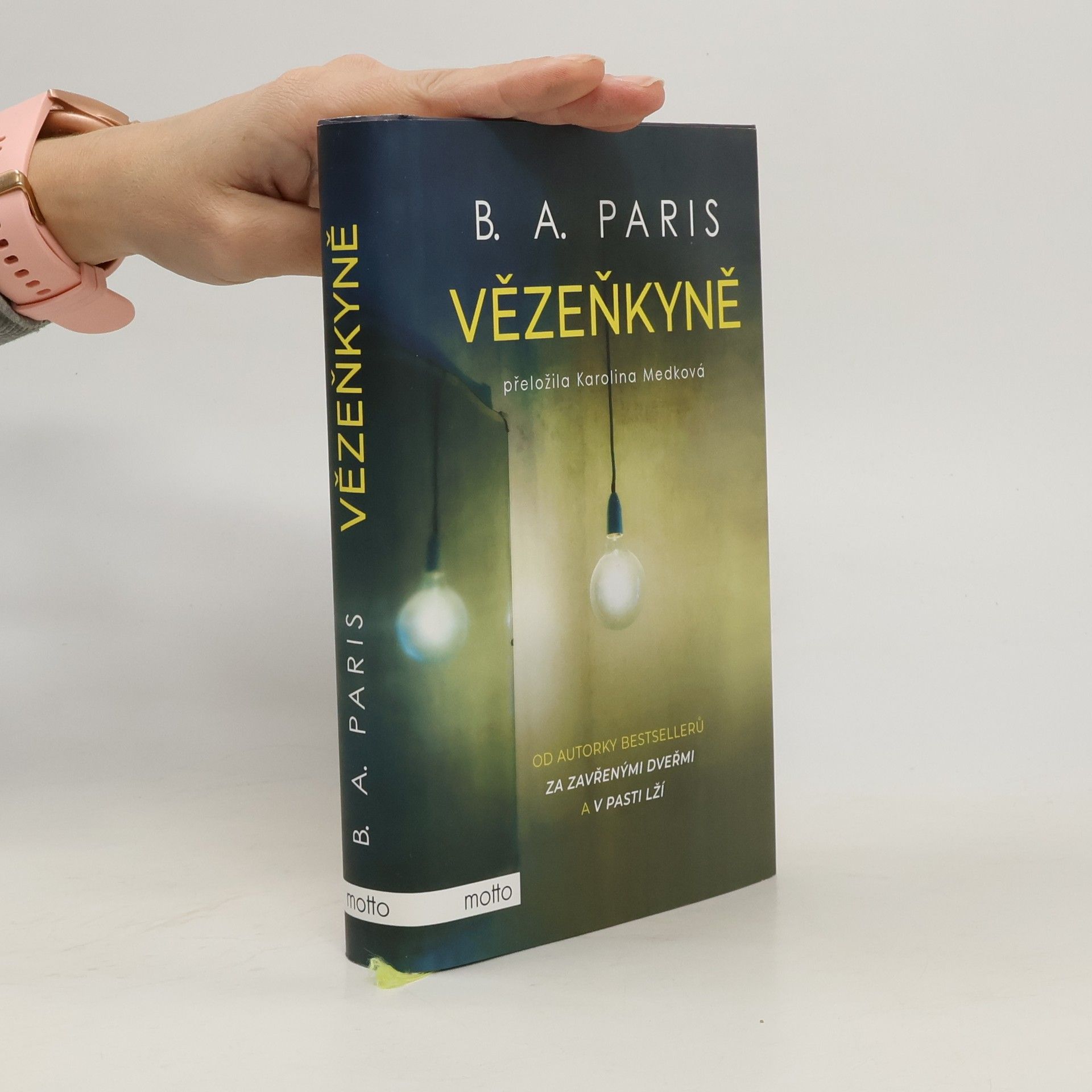 B.A. Paris Vězenkyně