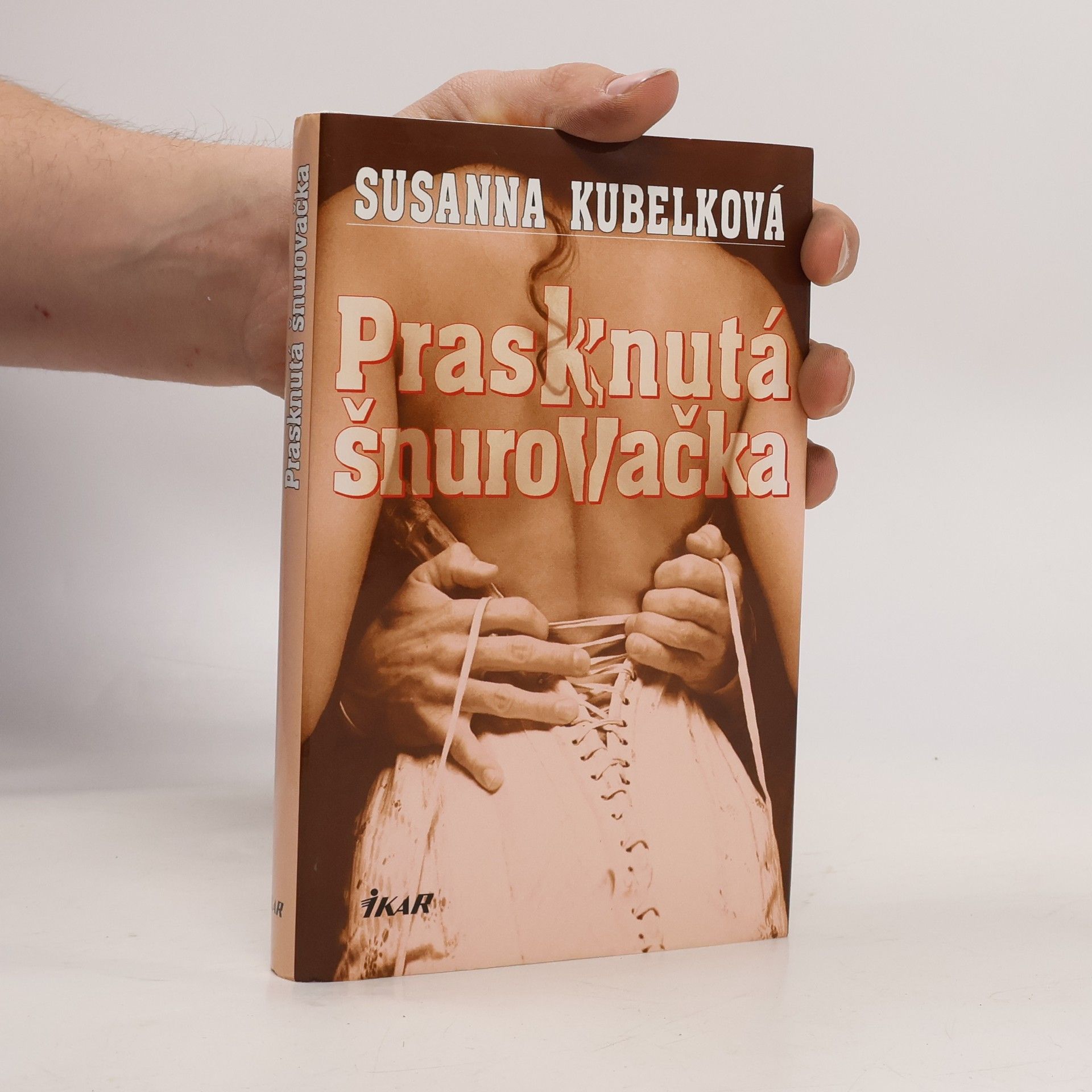 Susanna Kubelka Prasknutá šnurovačka