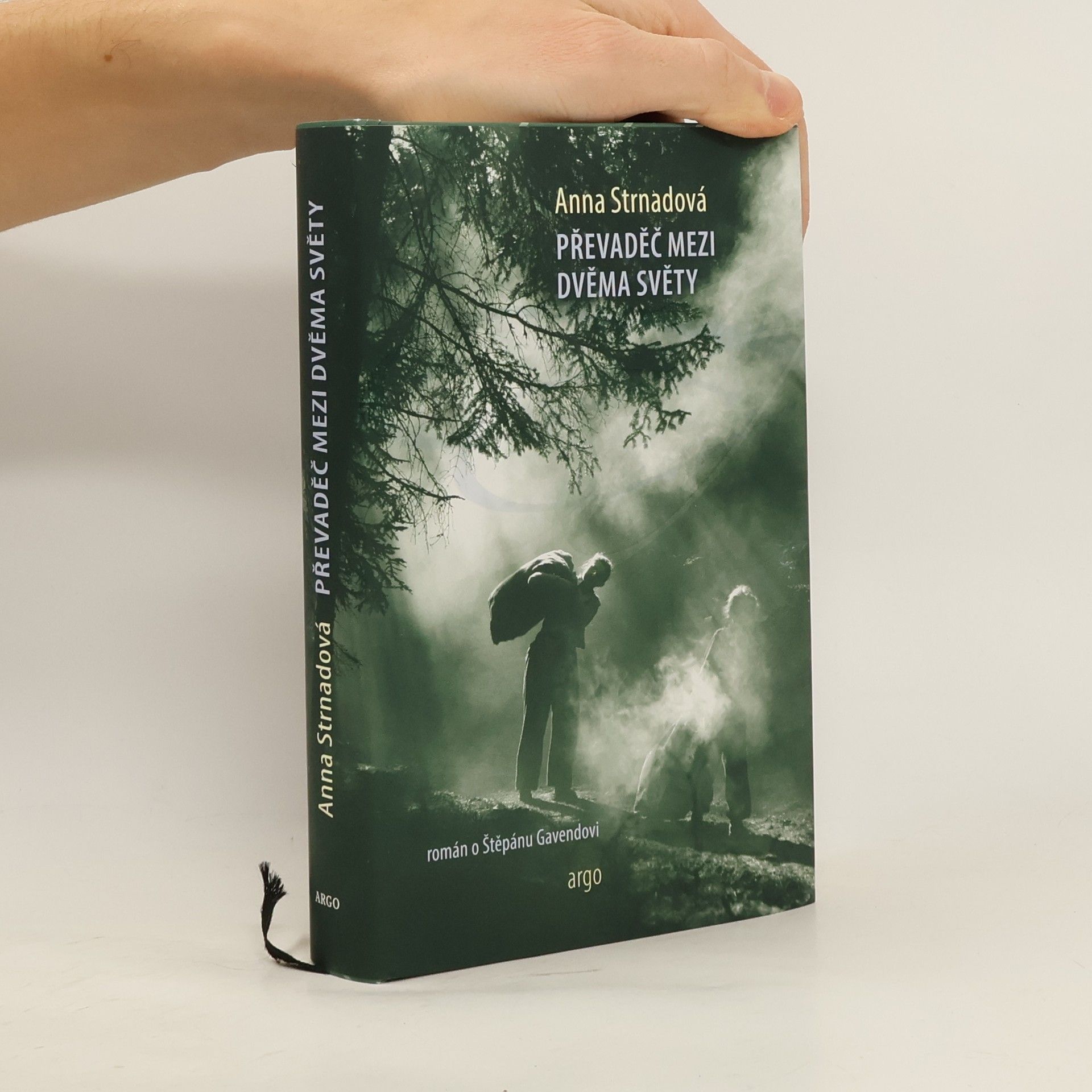 Anna Strnadová Převaděč mezi dvěma světy