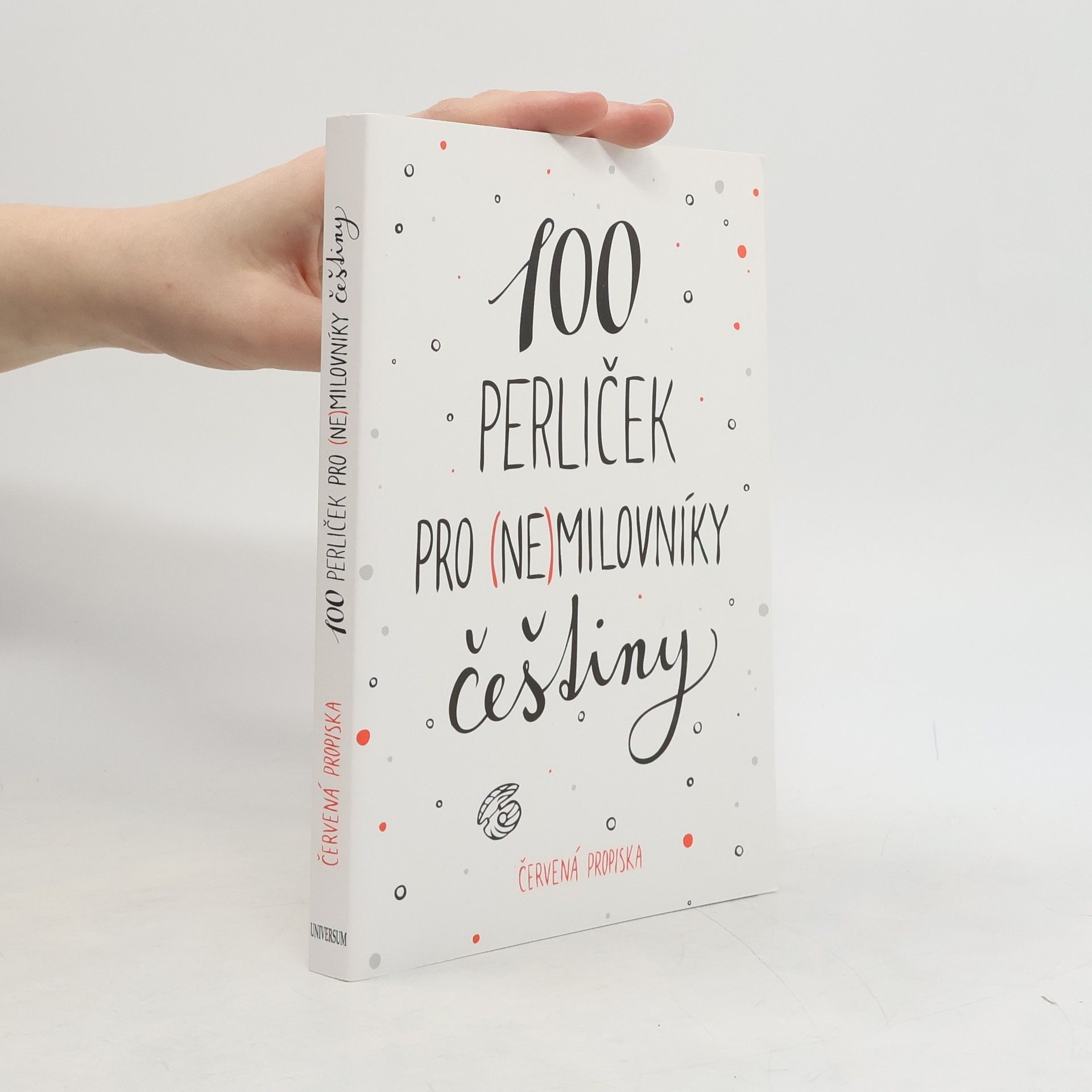 Karla Tchawou Tchuisseu 100 perliček pro (ne)milovníky češtiny