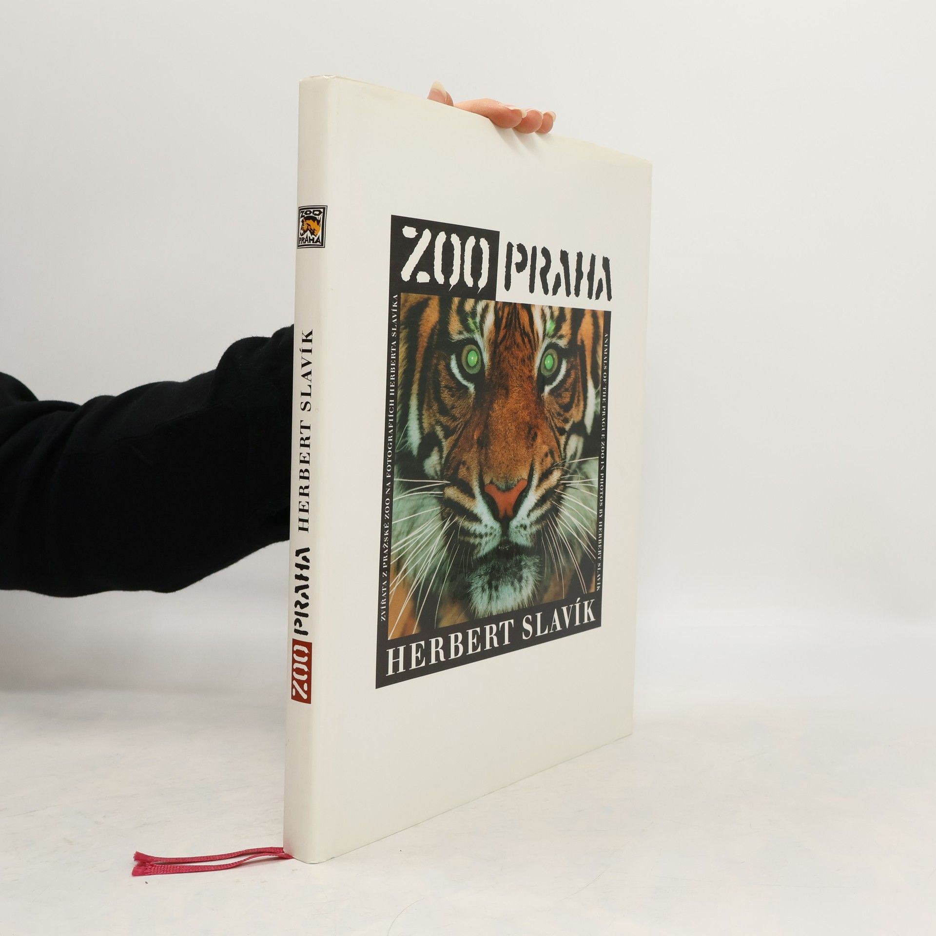 ZOO Praha : zvířata z pražské ZOO na fotografiích Herberta Slavíka