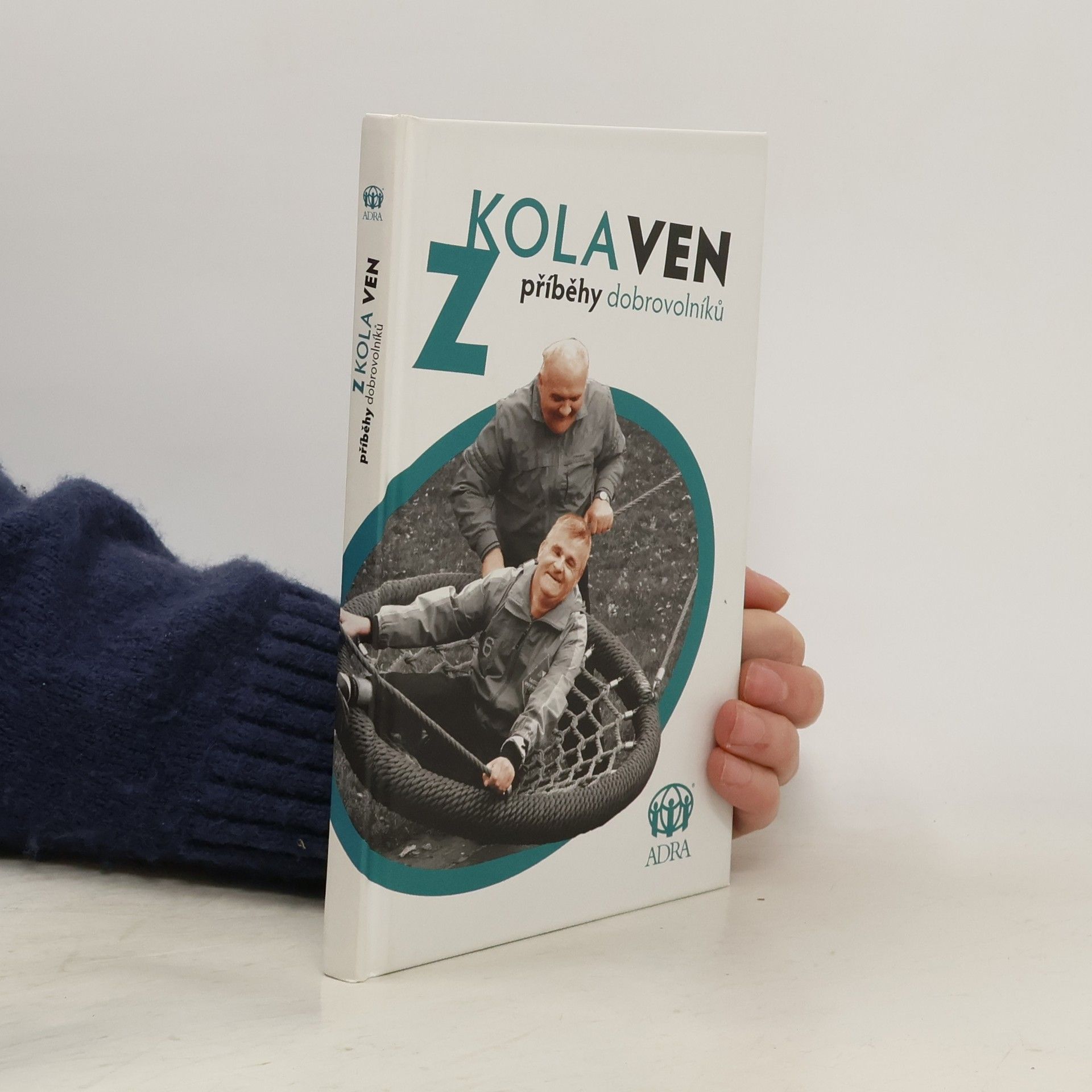 Kolektív autorov Z kola ven. Příběhy dobrovolníků