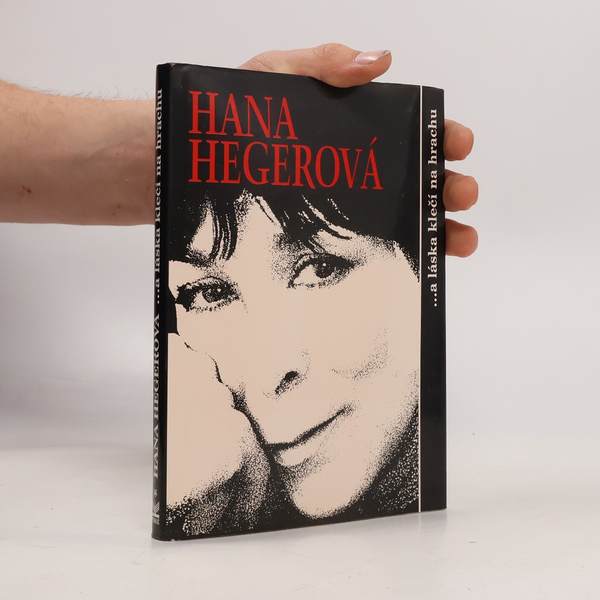 Hana Hegerová. A láska klečí na hrachu