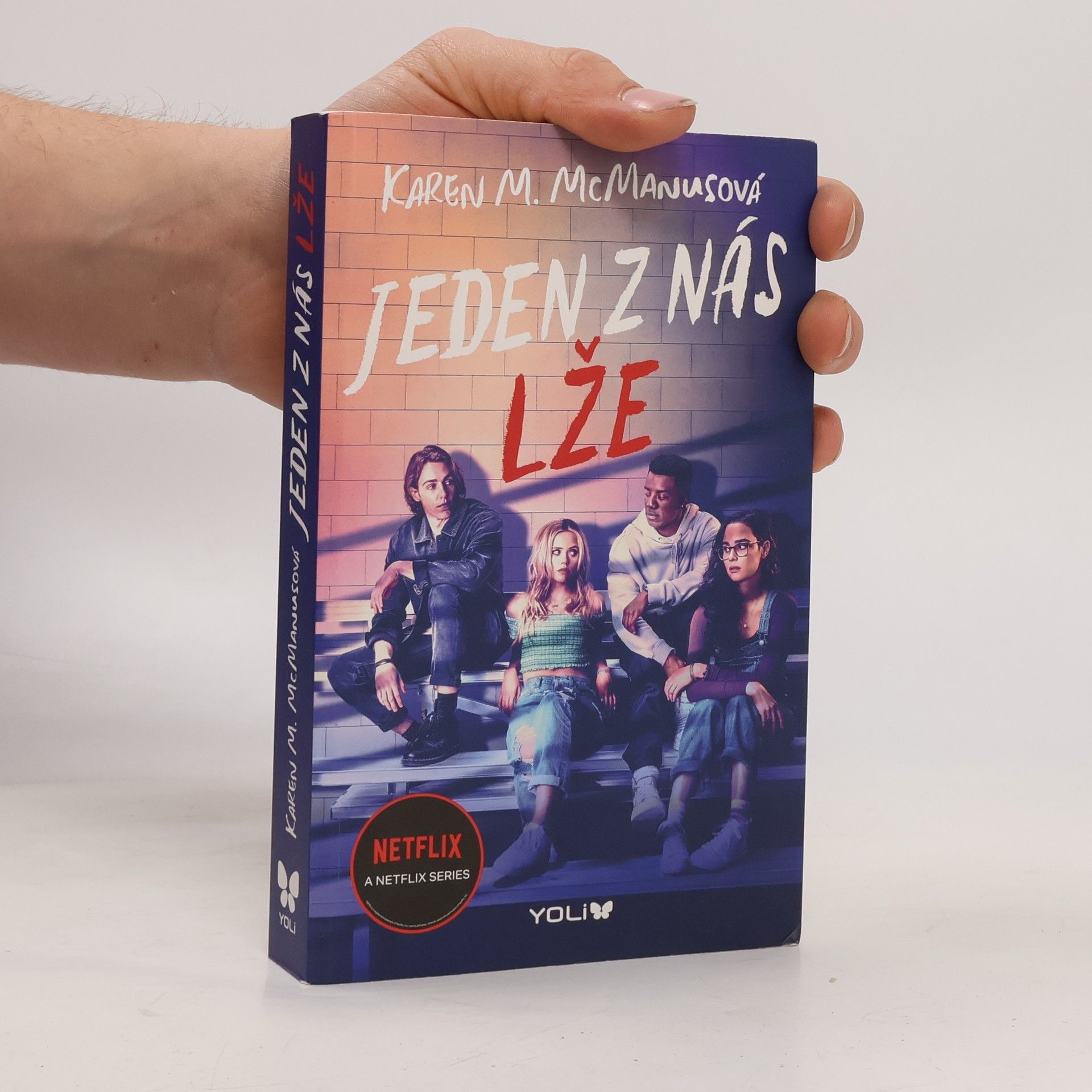 Karen M. McManus Jeden z nás lže