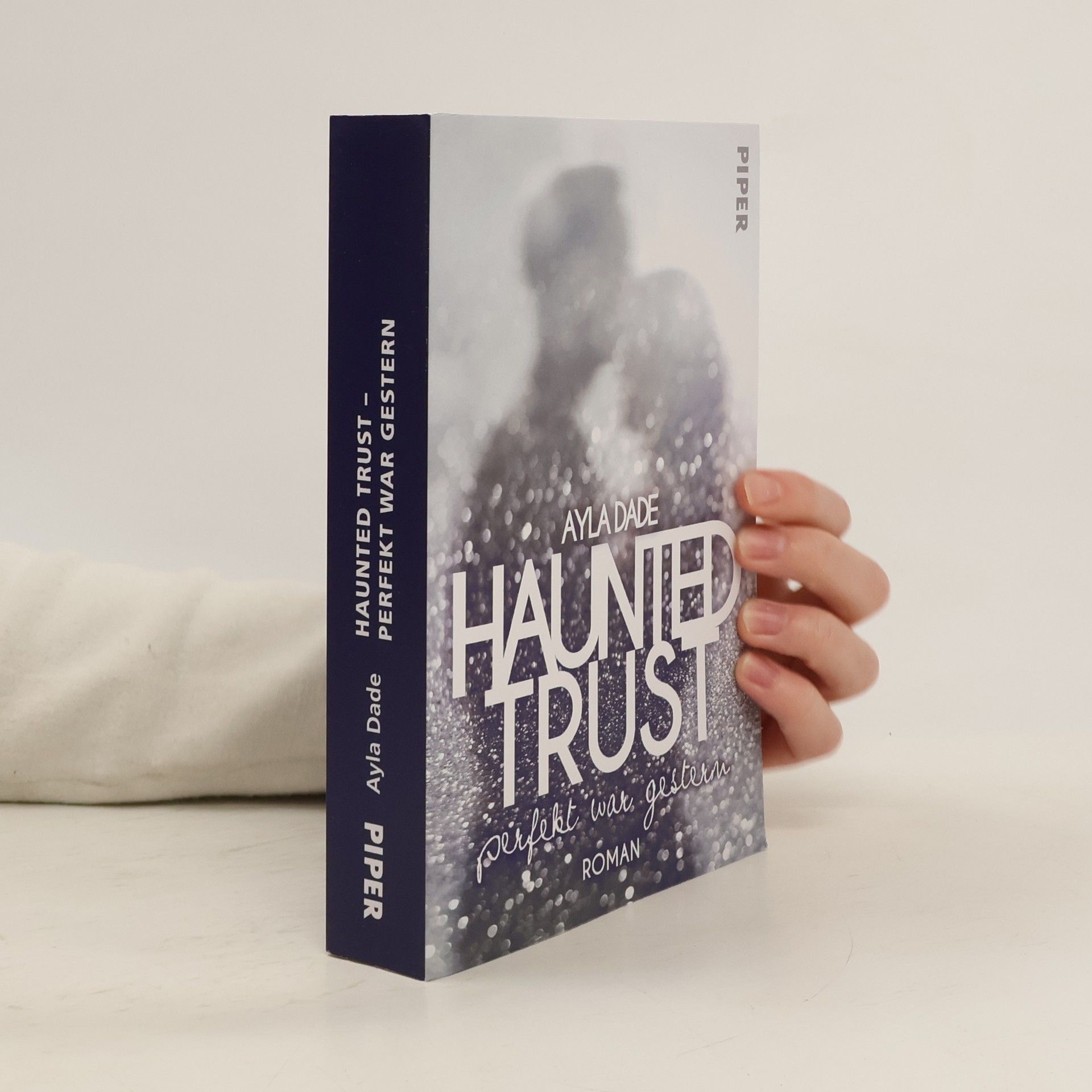 Ayla Dade Haunted Trust - perfekt war gestern