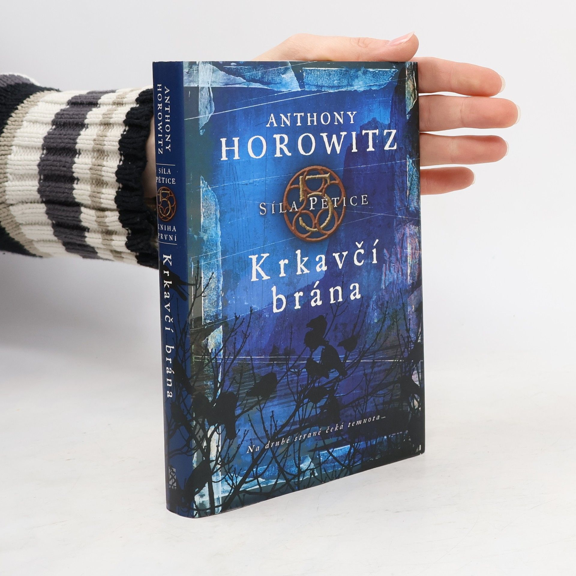 Síla pětice. Krkavčí brána.