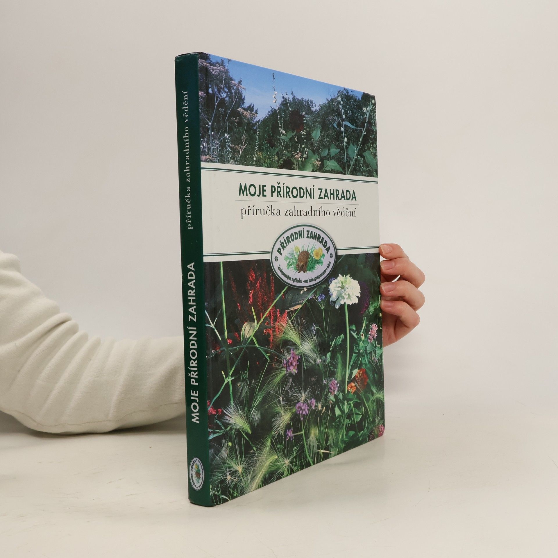 Kolektiv autorů Moje přírodní zahrada : příručka zahradního vědění
