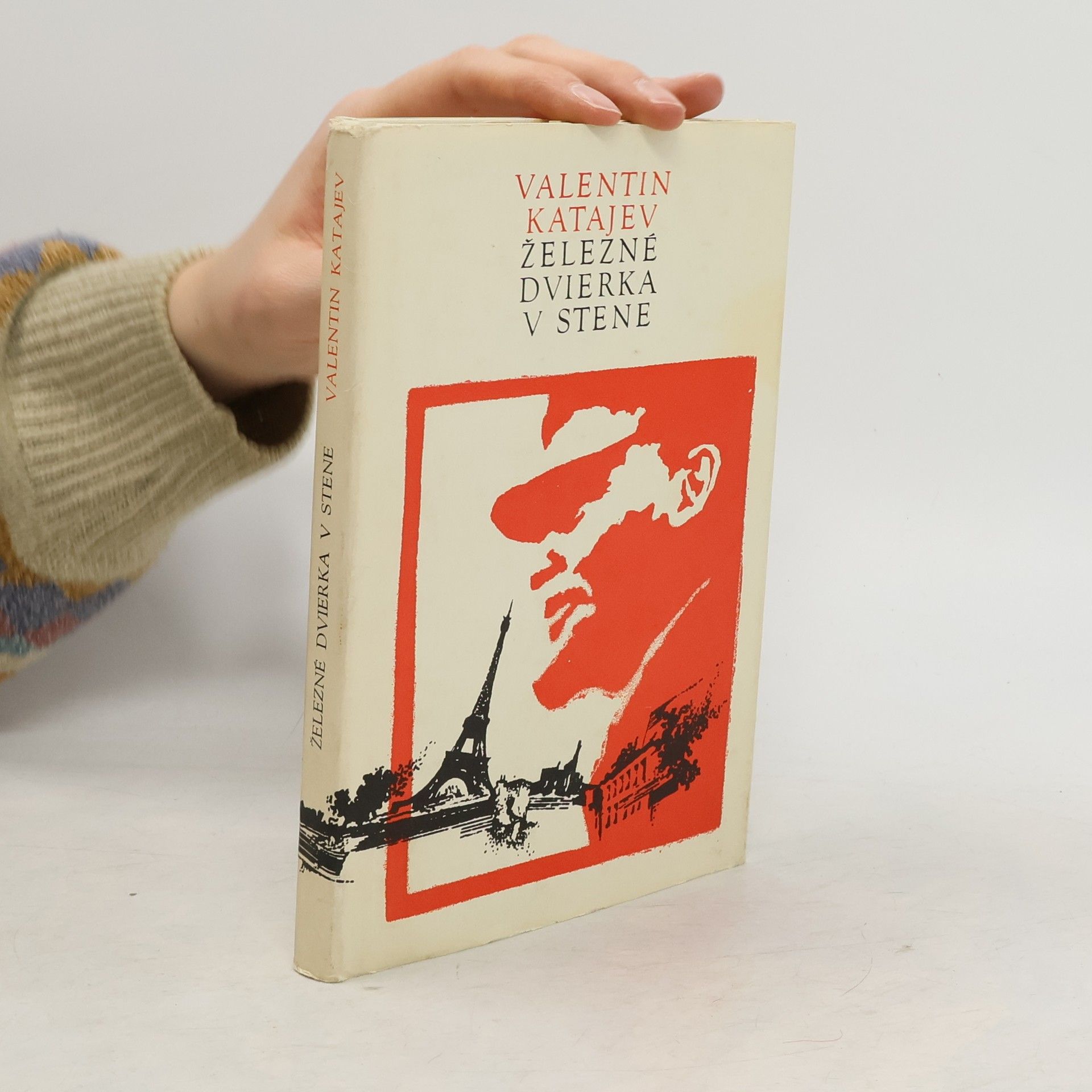 Valentin Petrovič Katajev Železné dvierka v stene