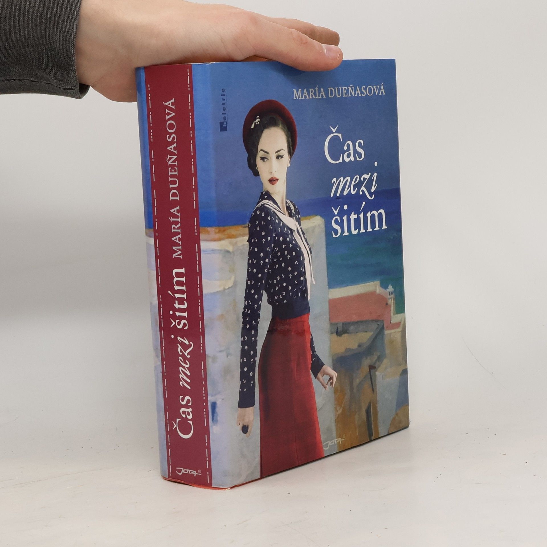 María Dueñas Čas mezi šitím