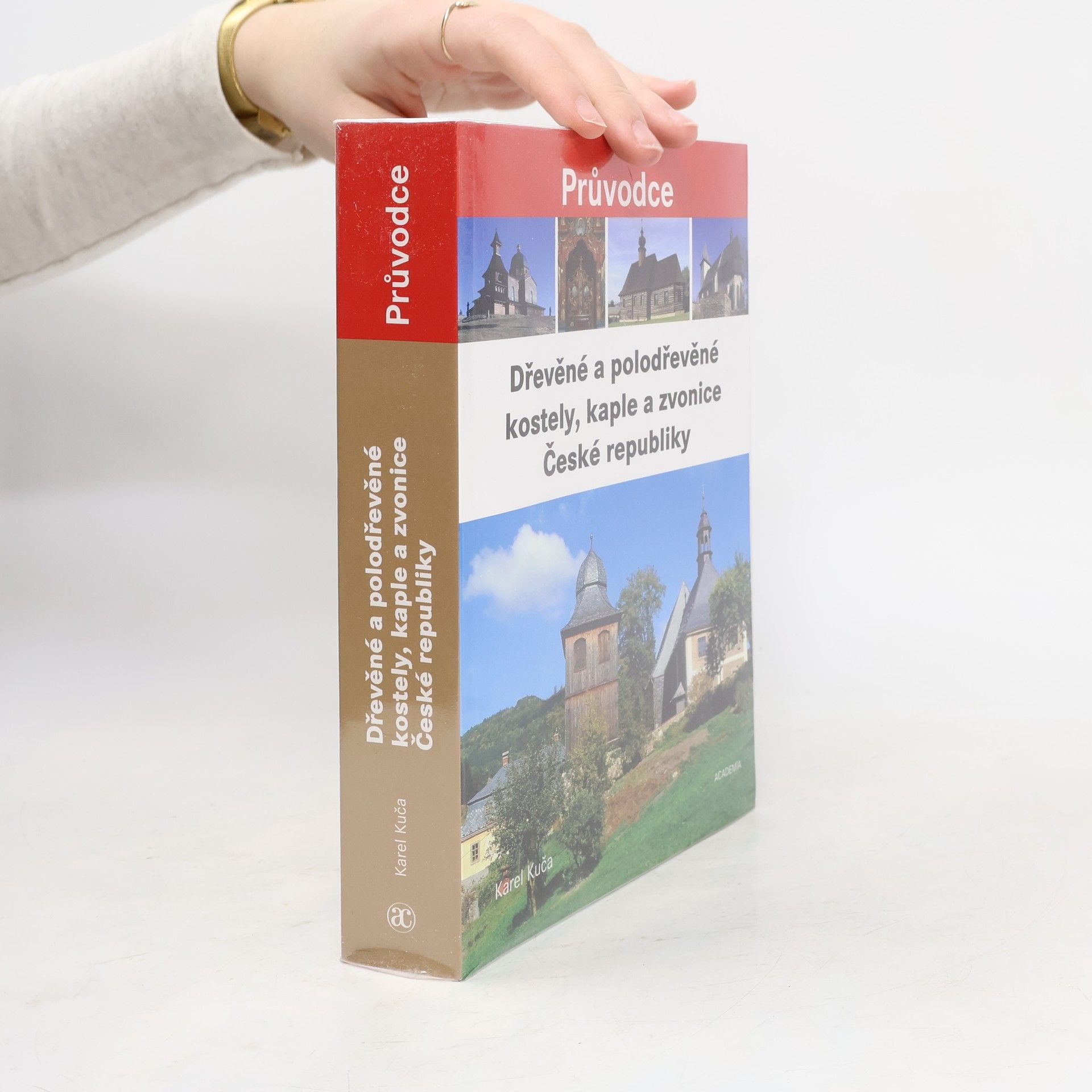 Karel Kuča Dřevěné a polodřevěné kostely a zvonice České republiky
