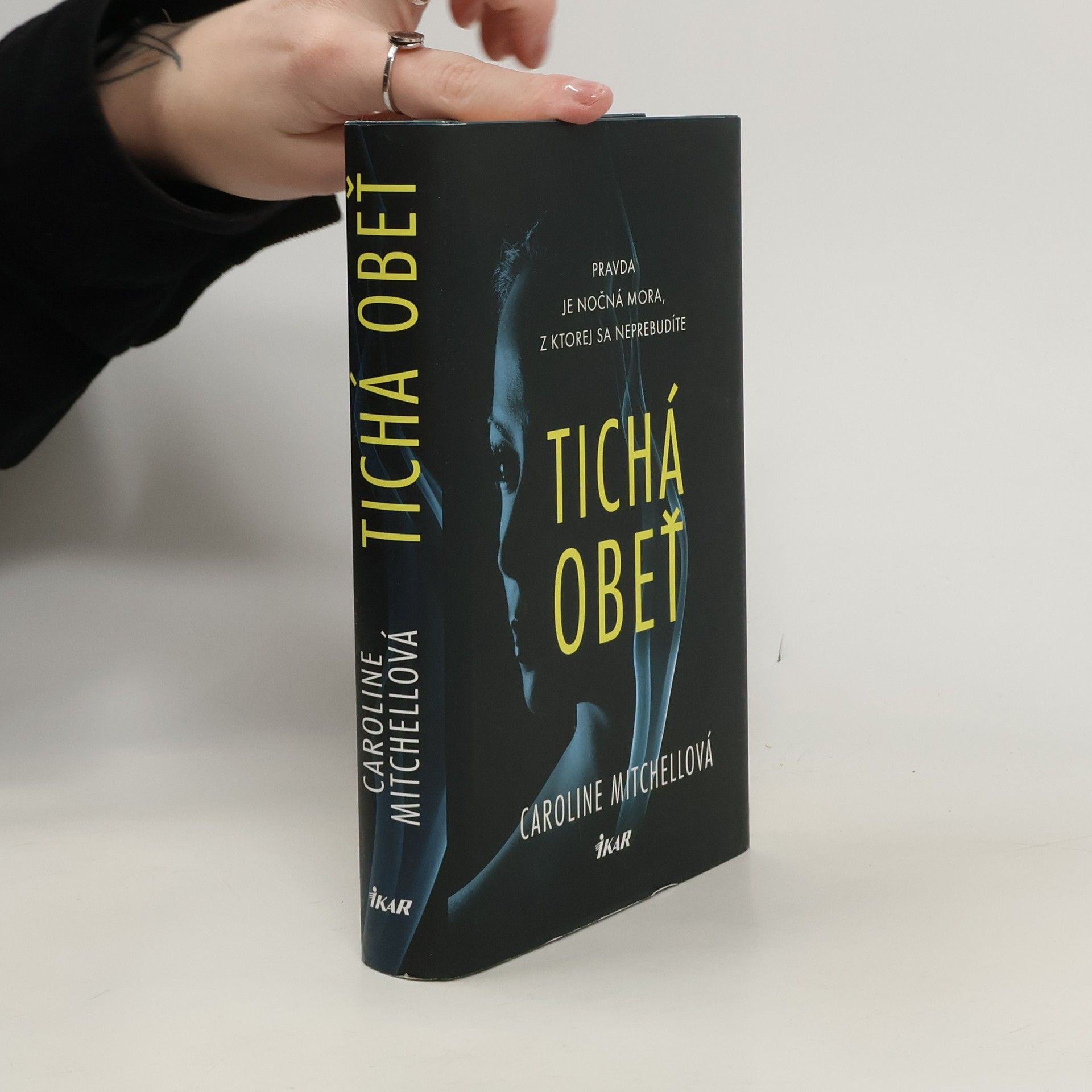 Caroline Mitchell Tichá obeť