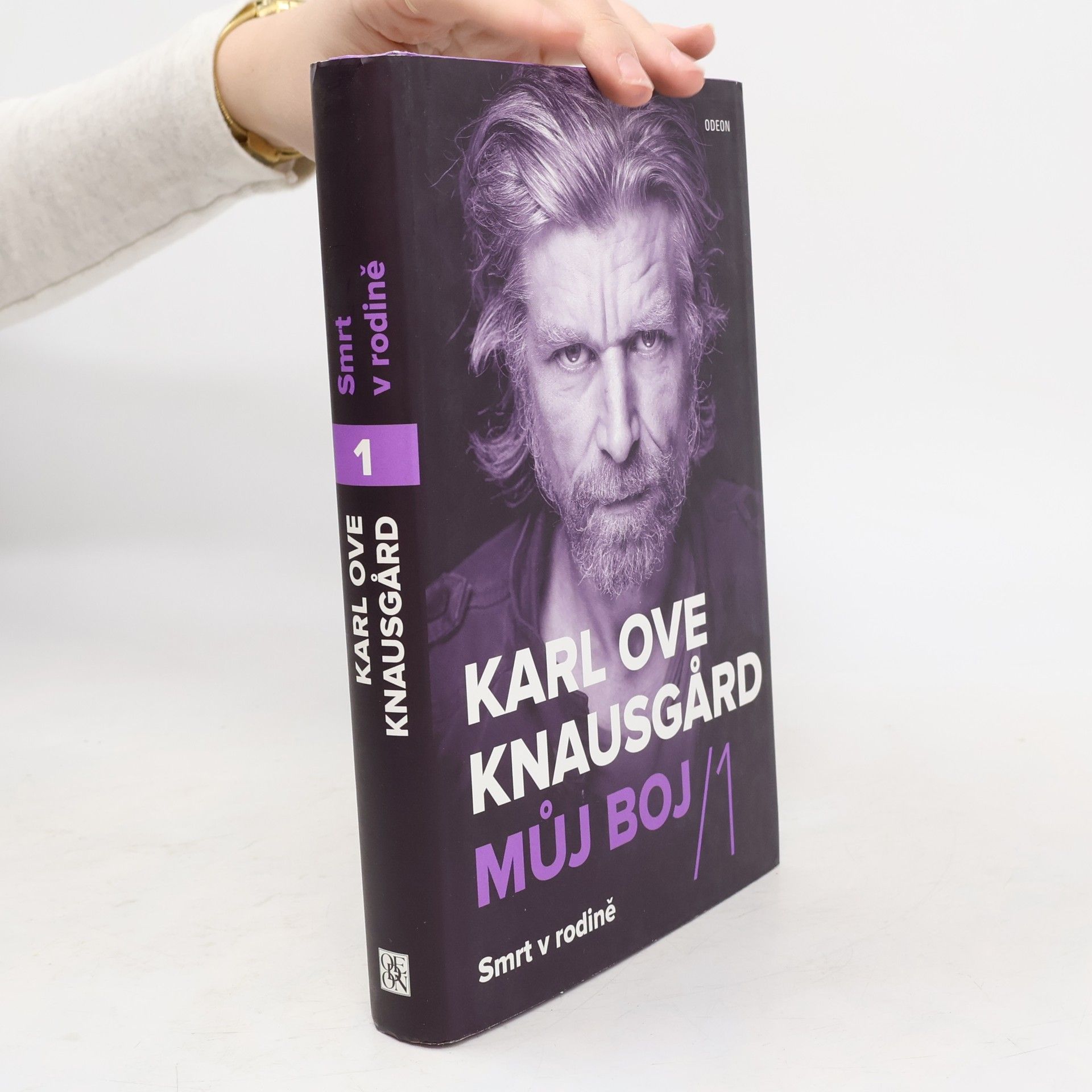 Karl Ove Knausgård Můj boj. 1, Smrt v rodině