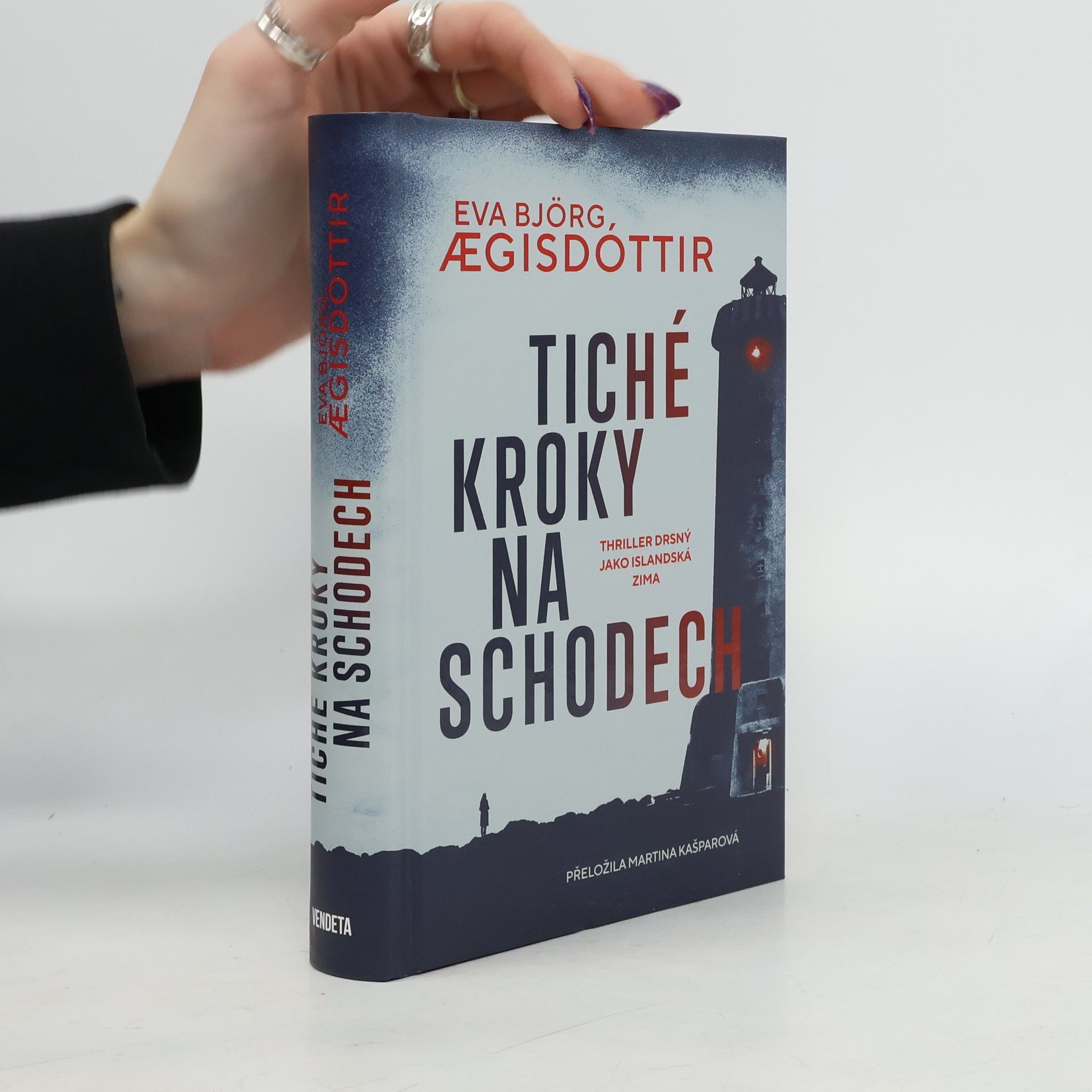 Tiché kroky na schodech