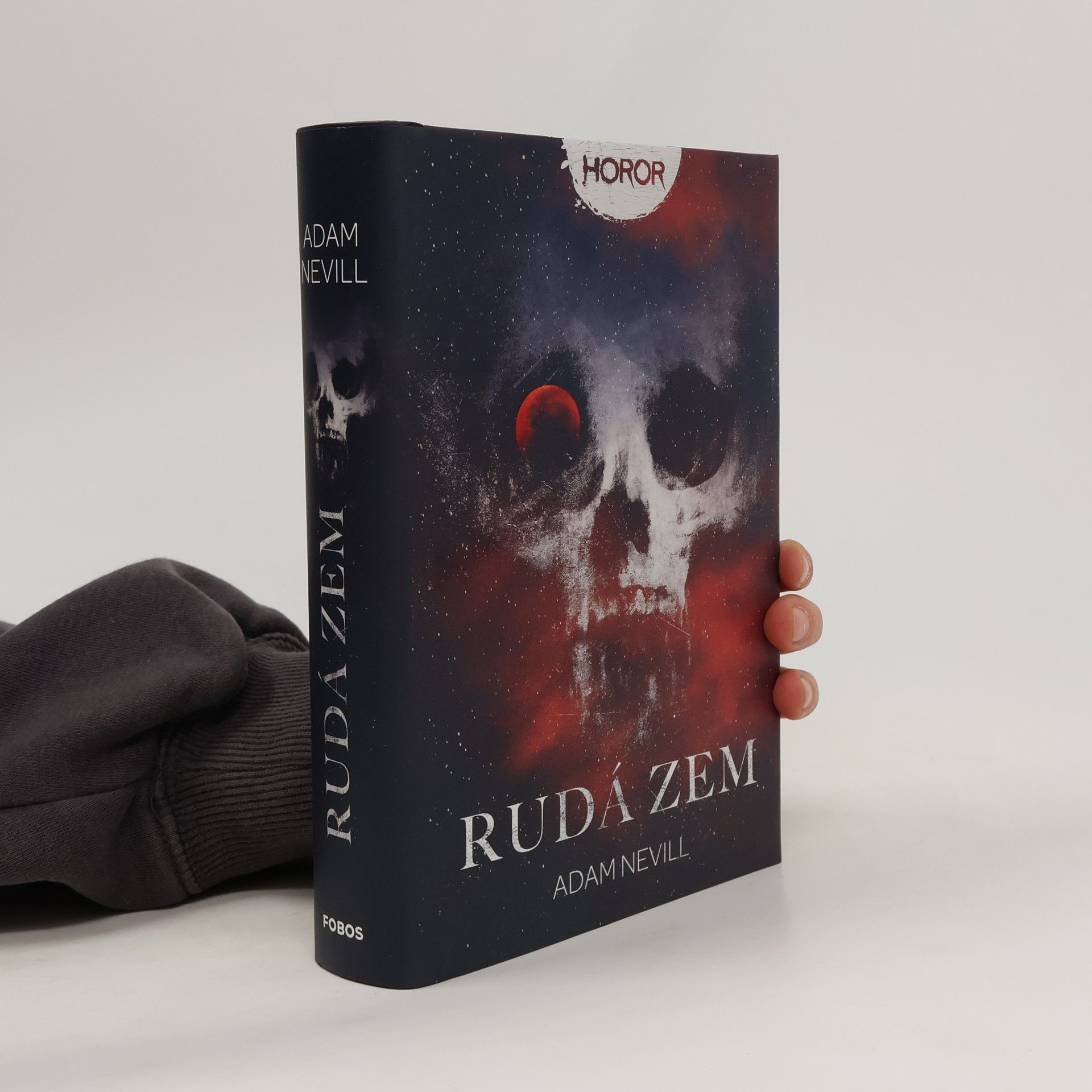 Adam Nevill Rudá zem