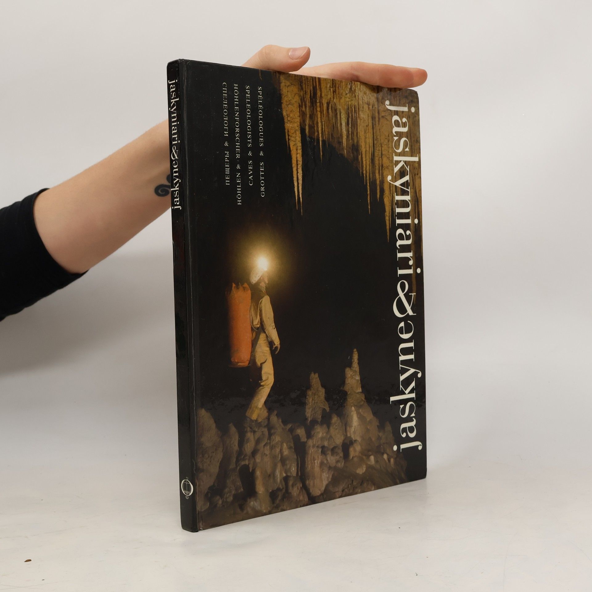 Jaskyne a jaskyniari