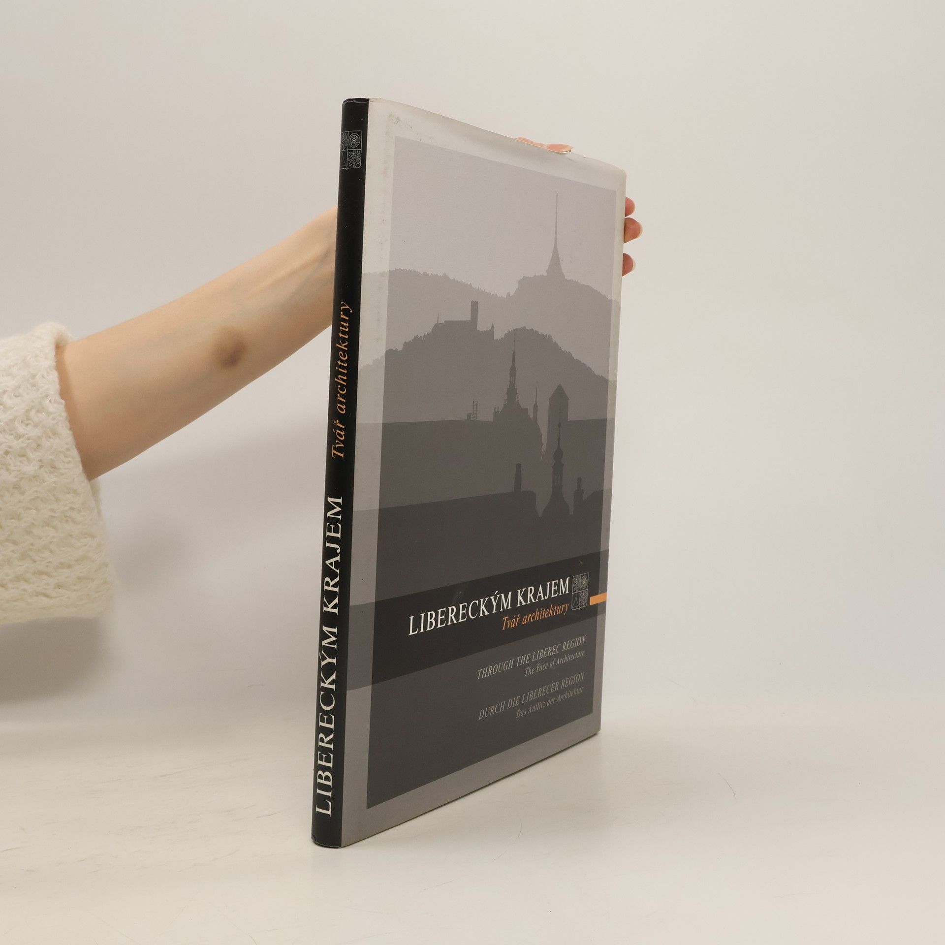 AA.VV. Libereckým krajem. Tvář architektury