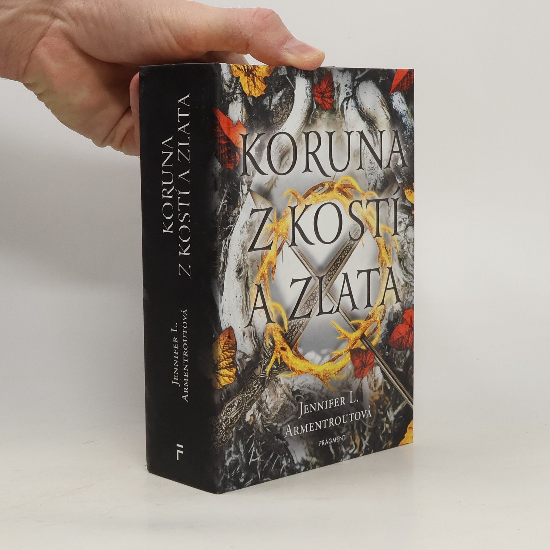 Jennifer L. Armentrout Koruna z kostí a zlata