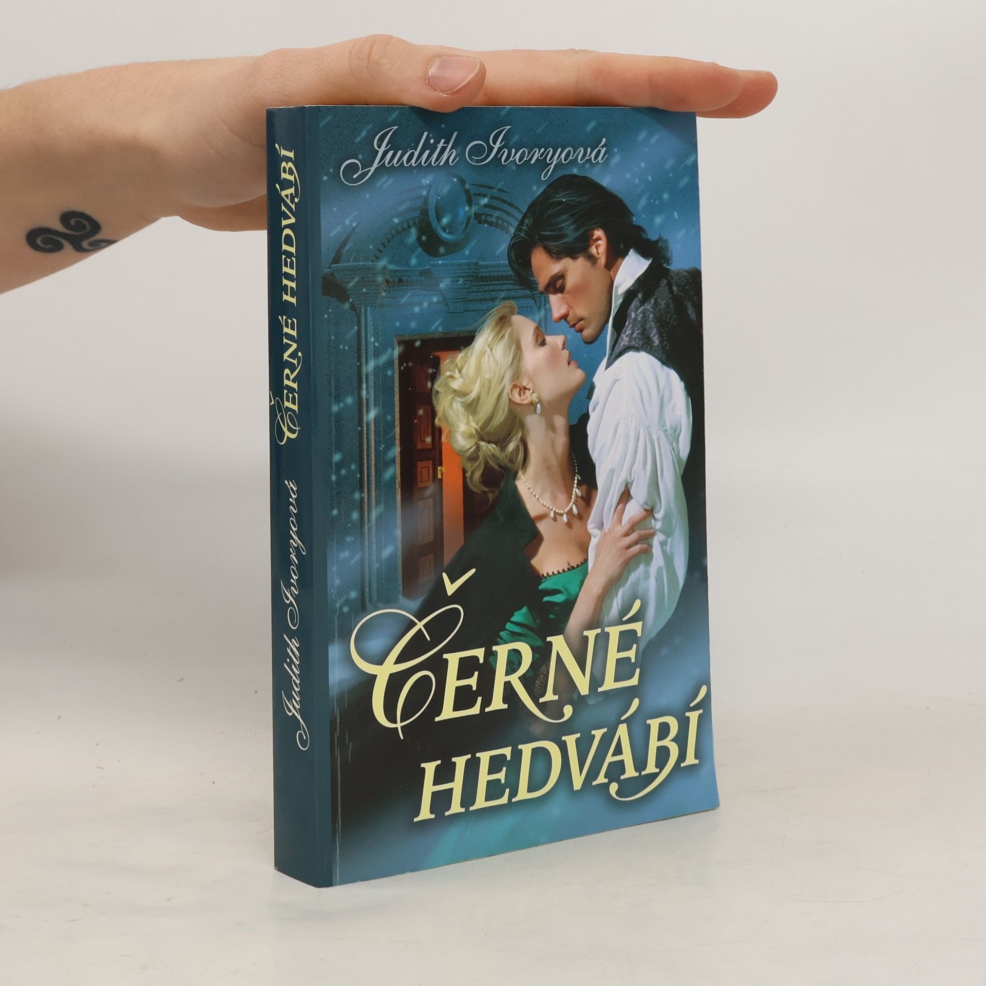 Judith Ivory Černé hedvábí