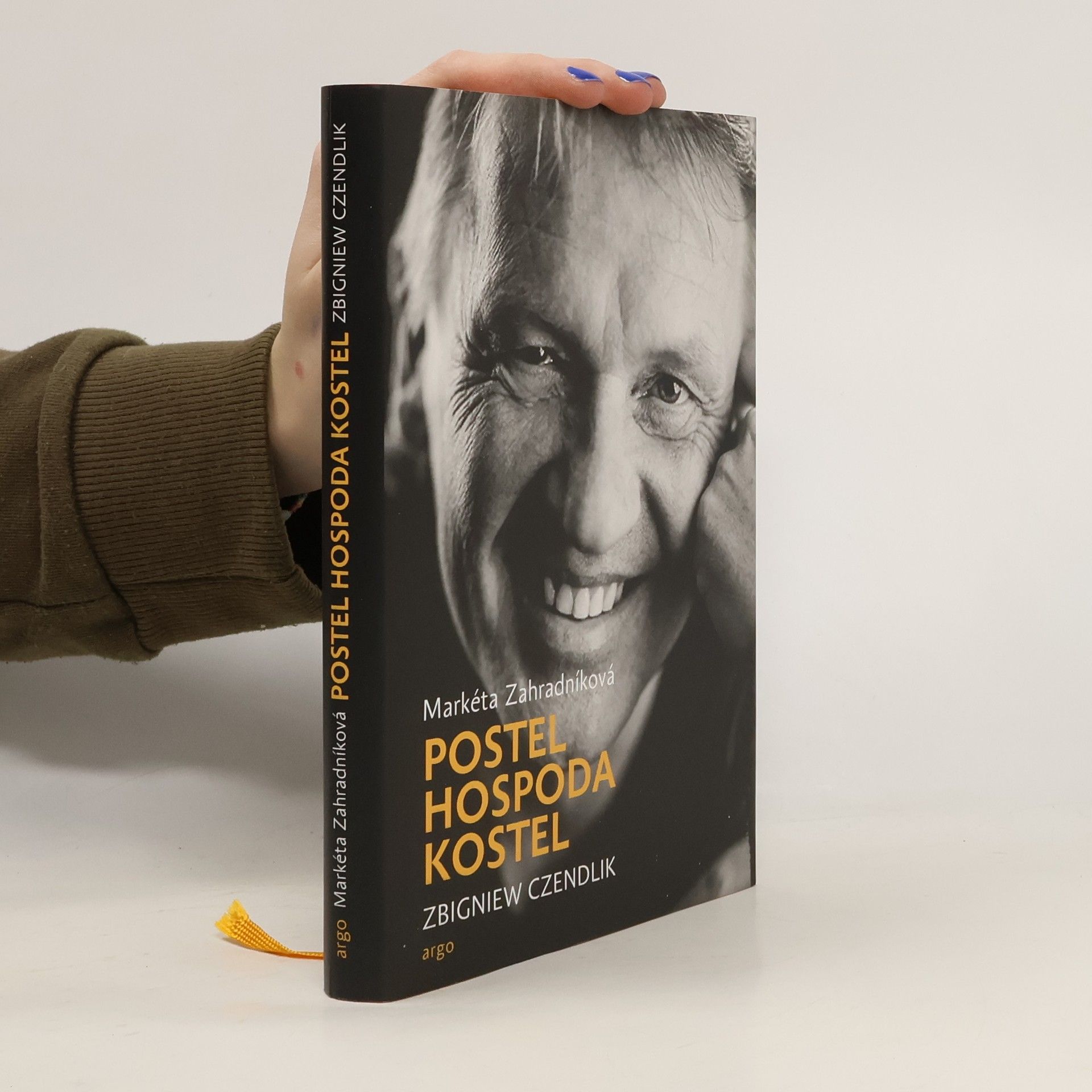 Postel, hospoda, kostel