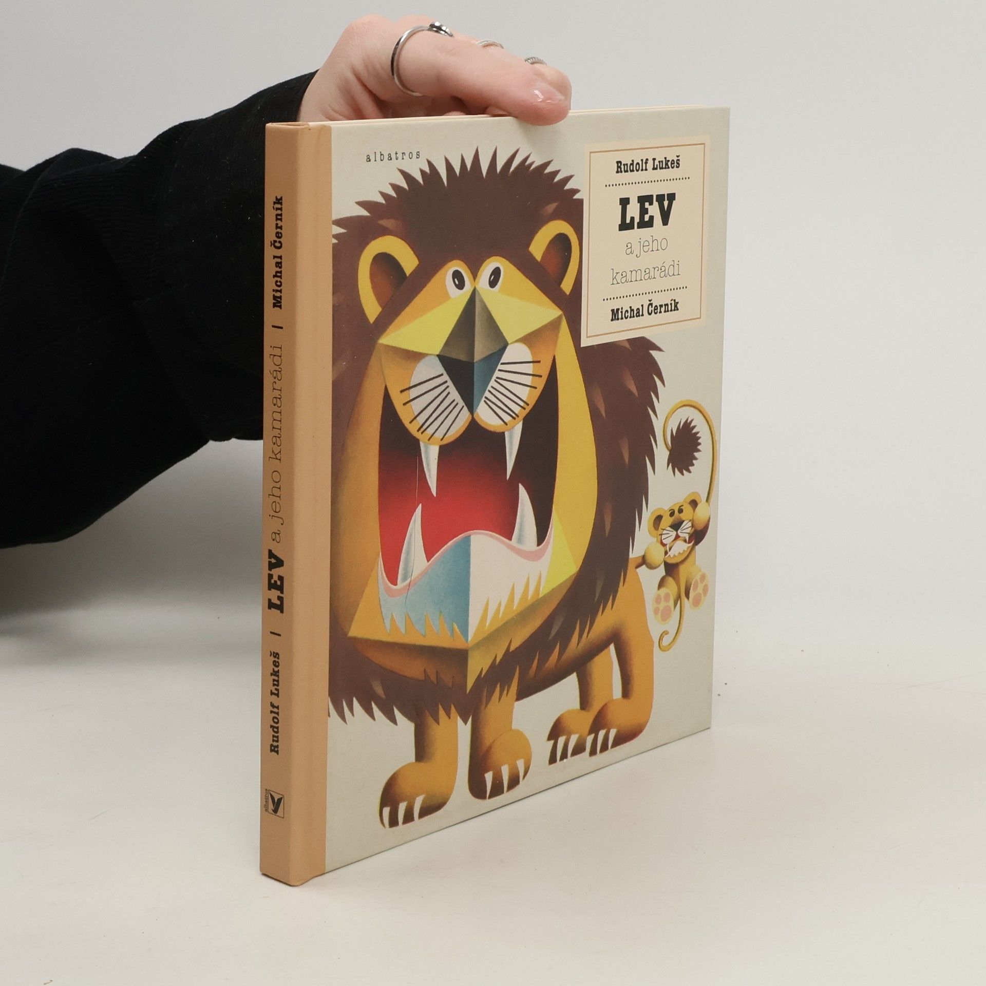 Lev a jeho kamarádi