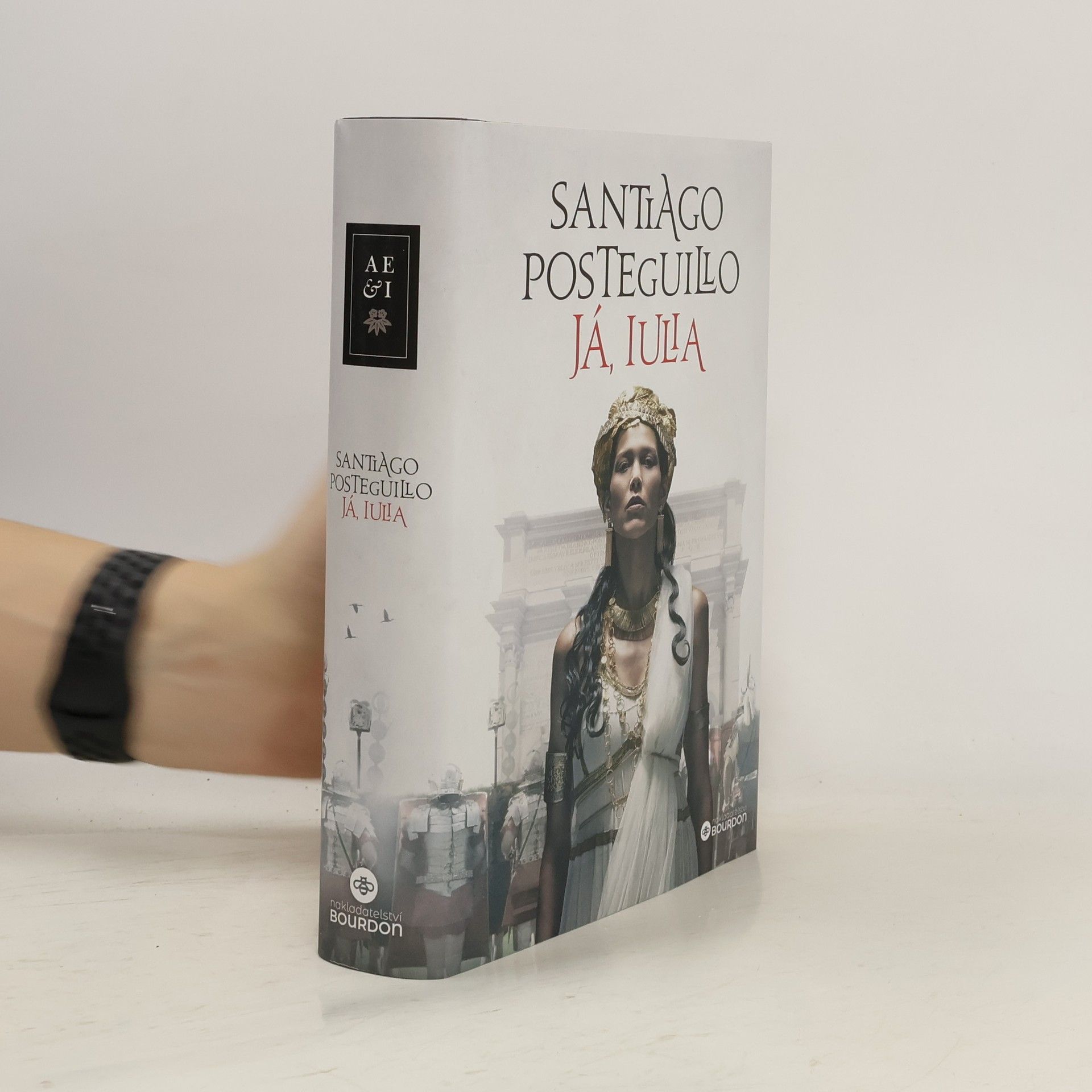 Anna Tkáčová Já, Iulia