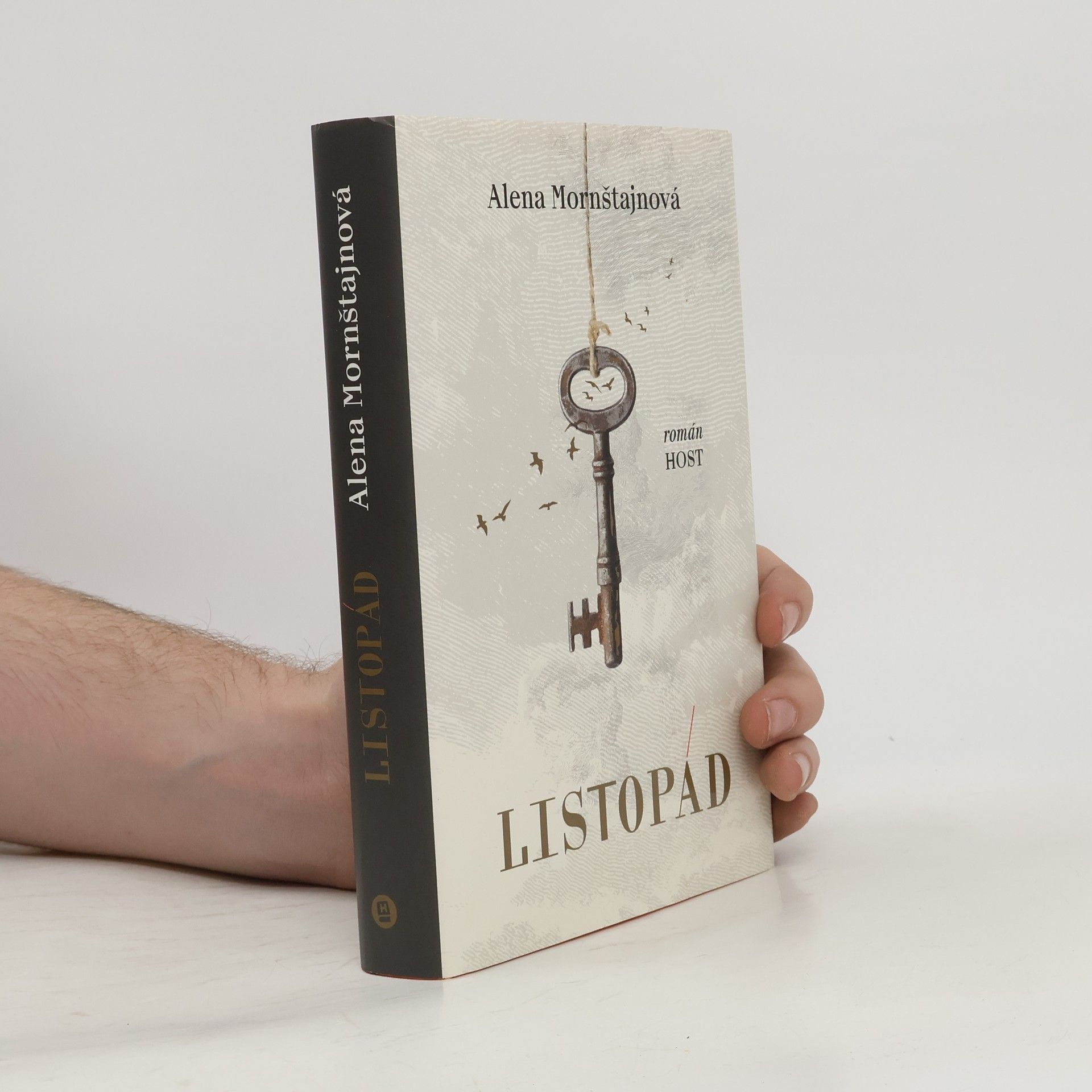 Alena Mornštajnová Listopád