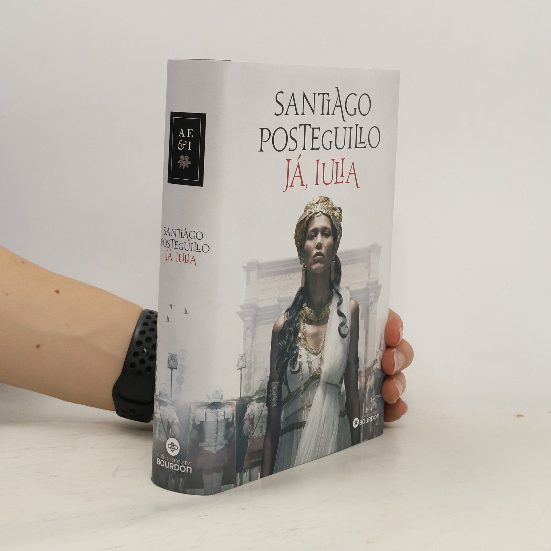 Anna Tkáčová Já, Iulia