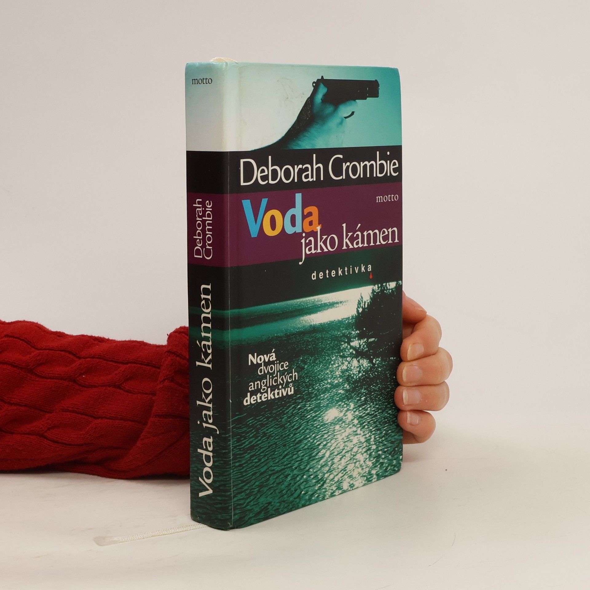 Crombie Deborah Voda jako kámen