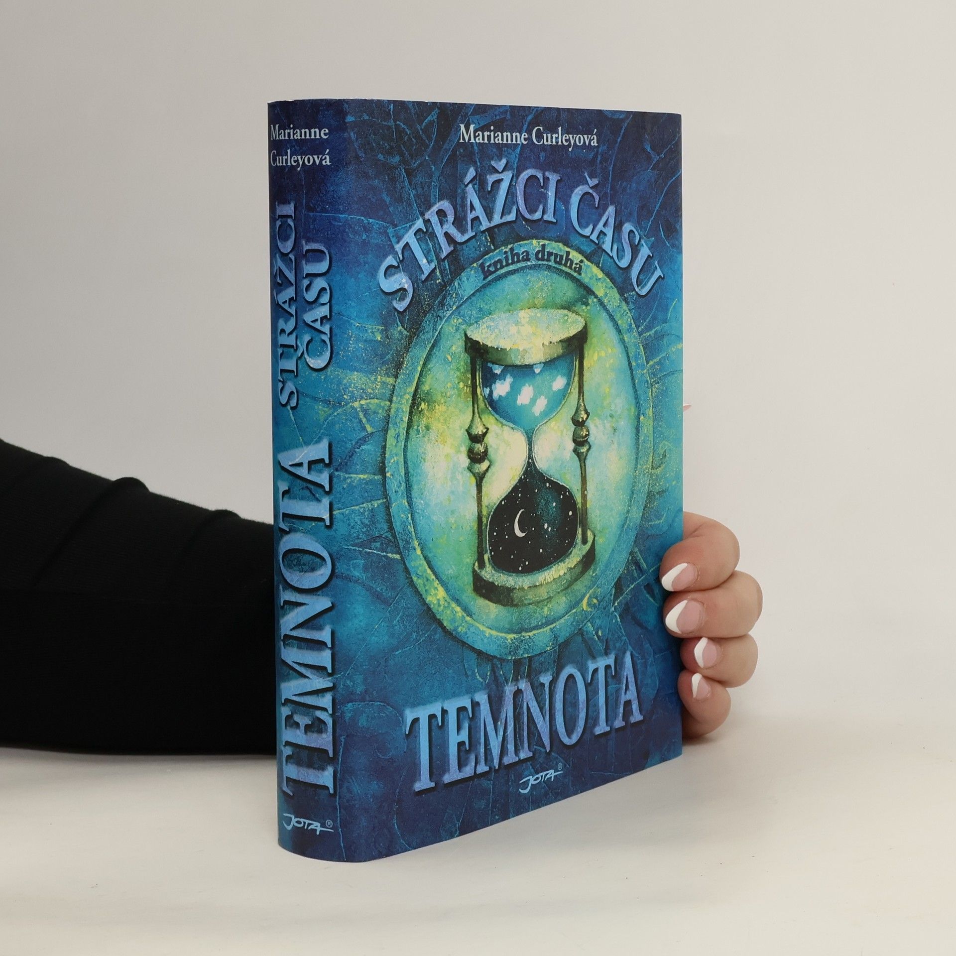 Marianne Curley Temnota. Strážci času. 2. díl