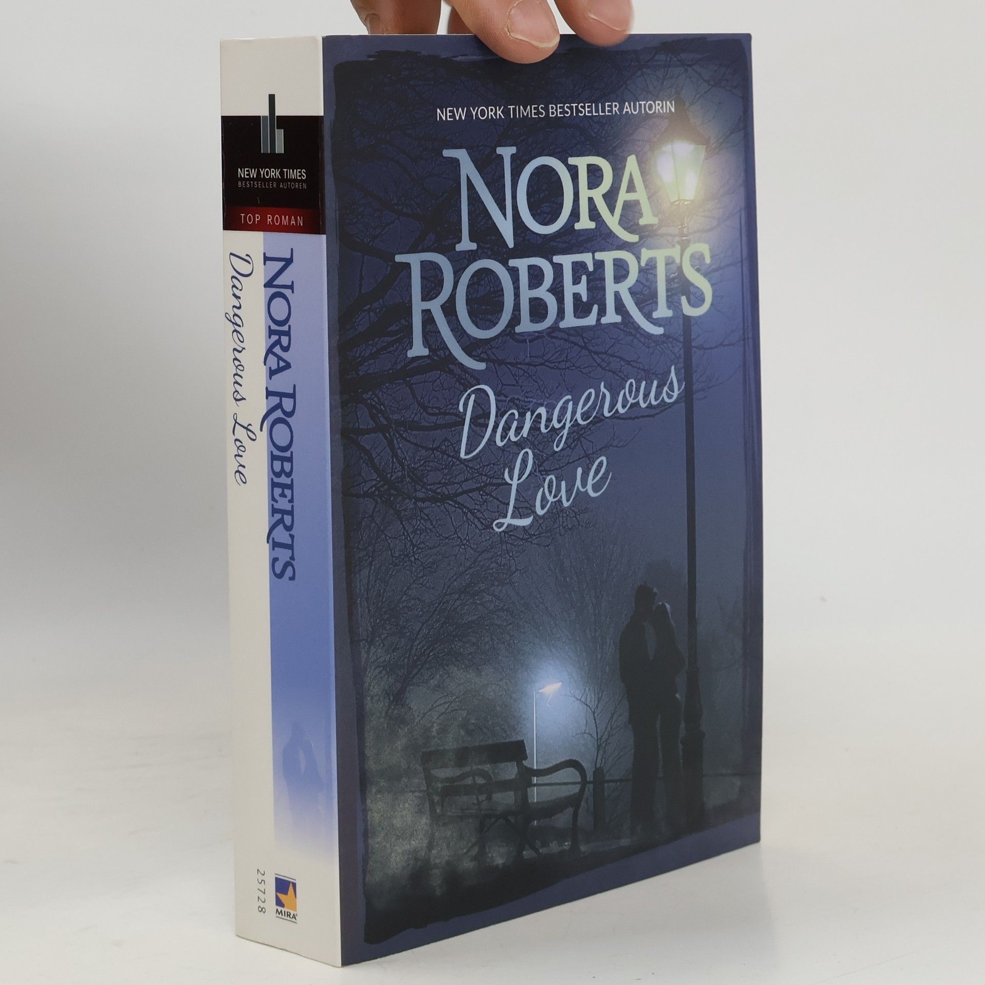 Nora Roberts Dangerous love