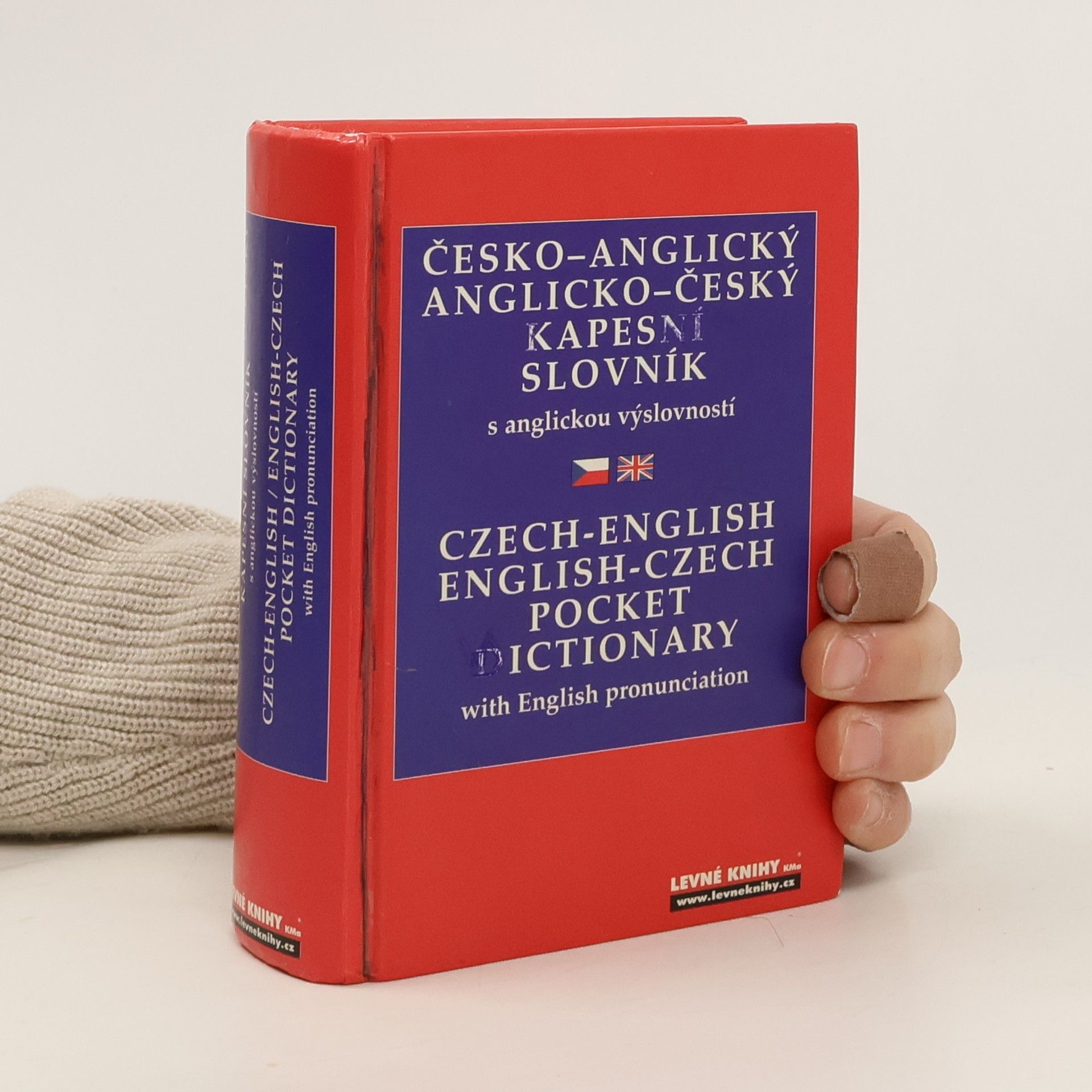 Česko-anglický, anglicko-český kapesní slovník s anglickou výslovností