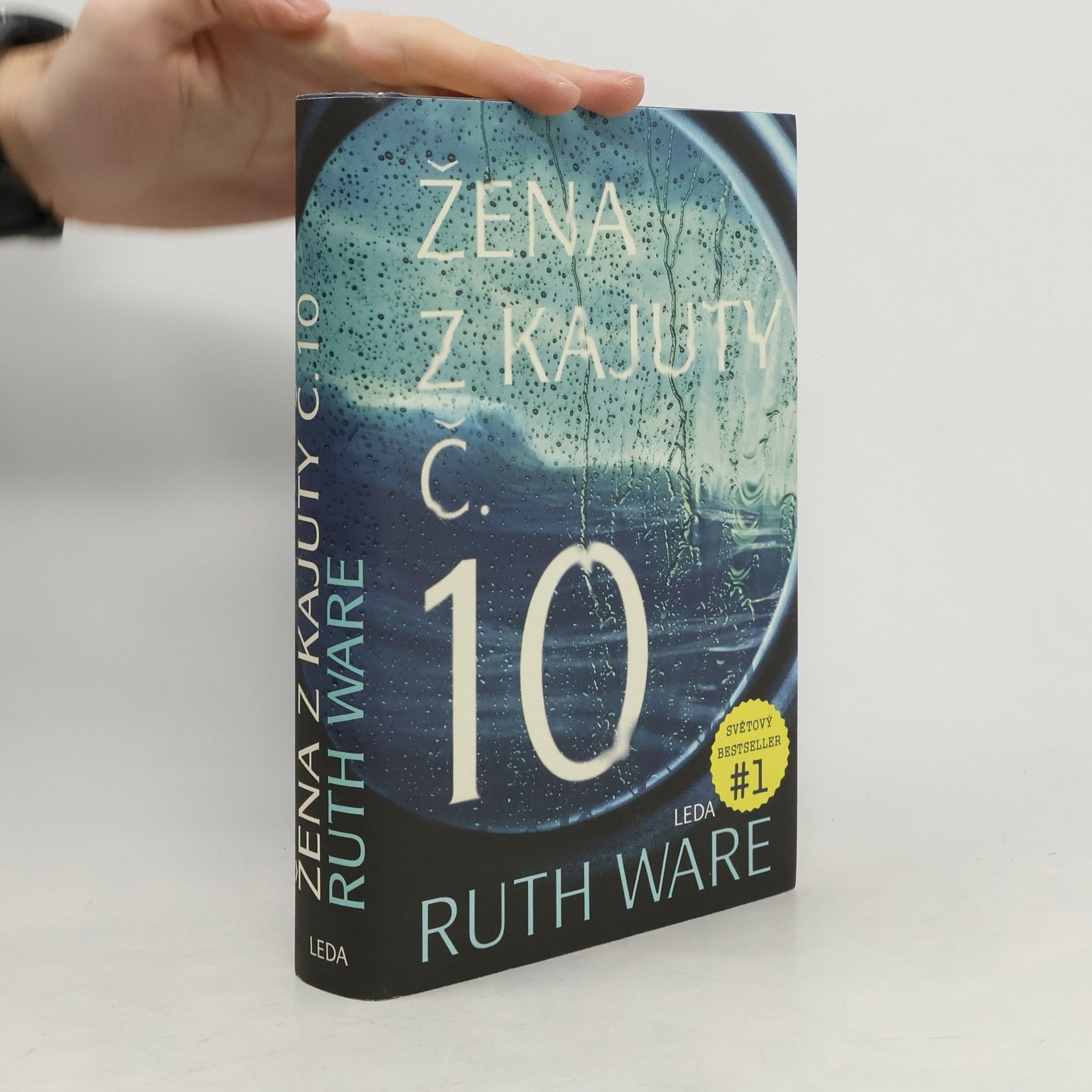 Ruth Ware Žena z kajuty č. 10