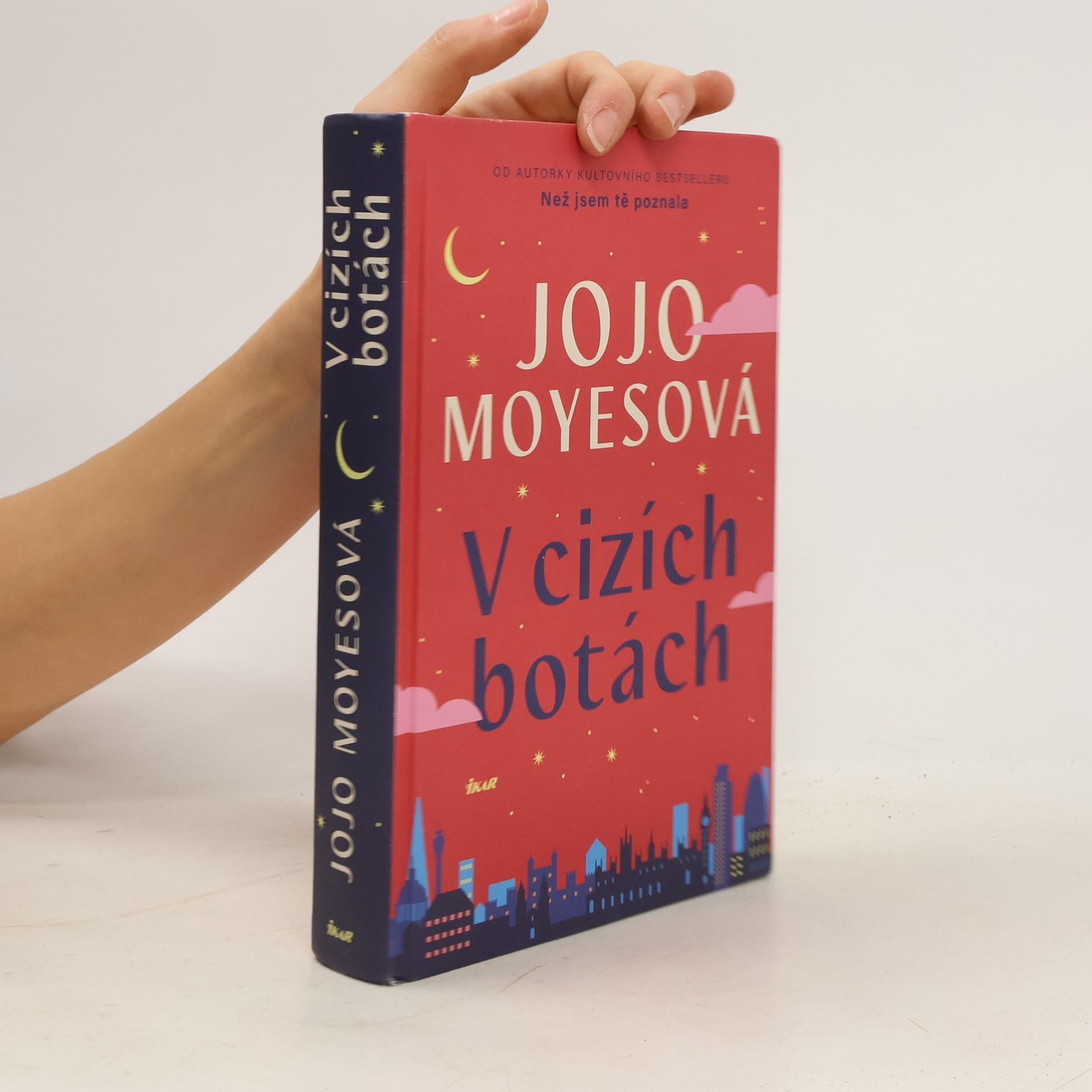 Jojo Moyes V cizích botách