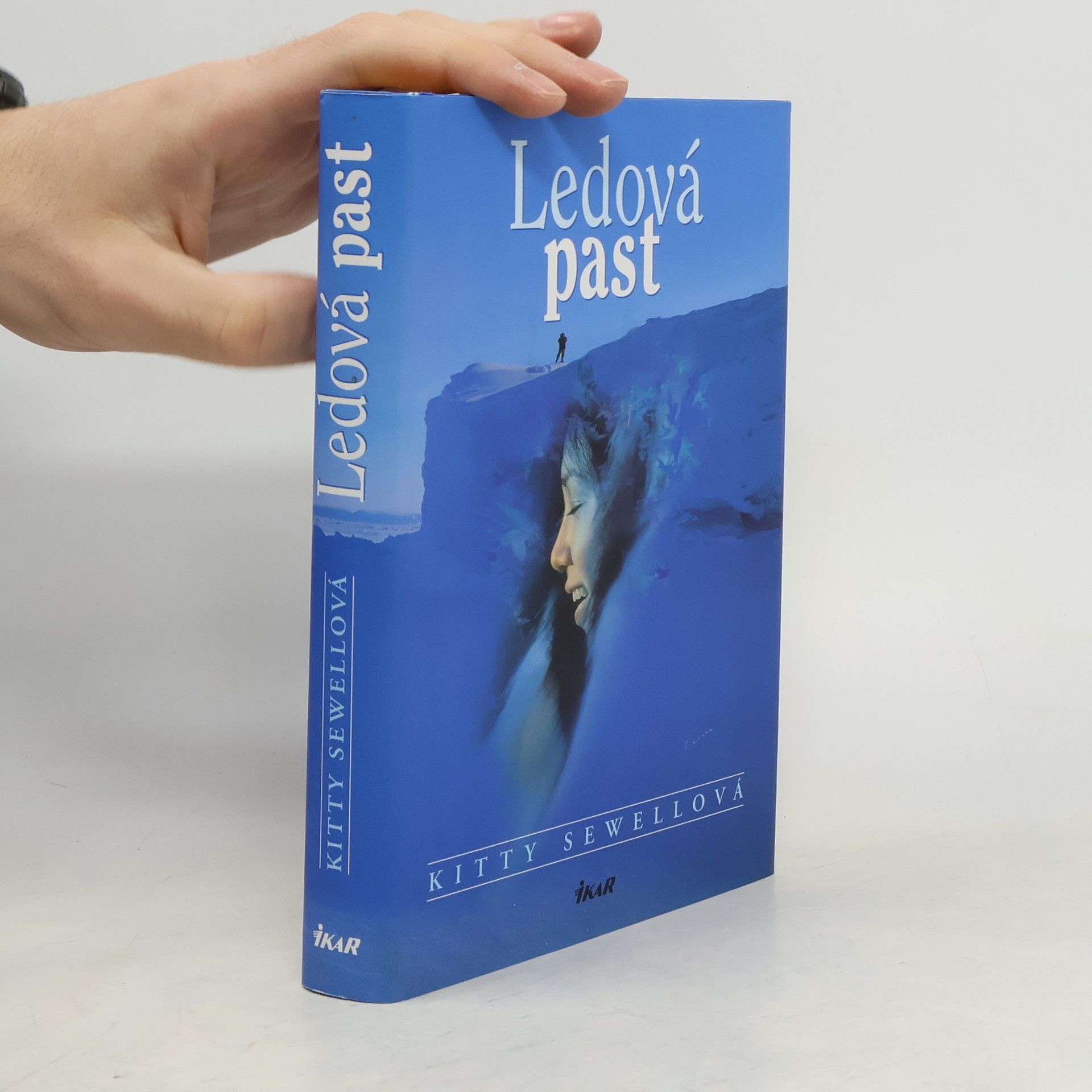 Kitty Sewell Ledová past