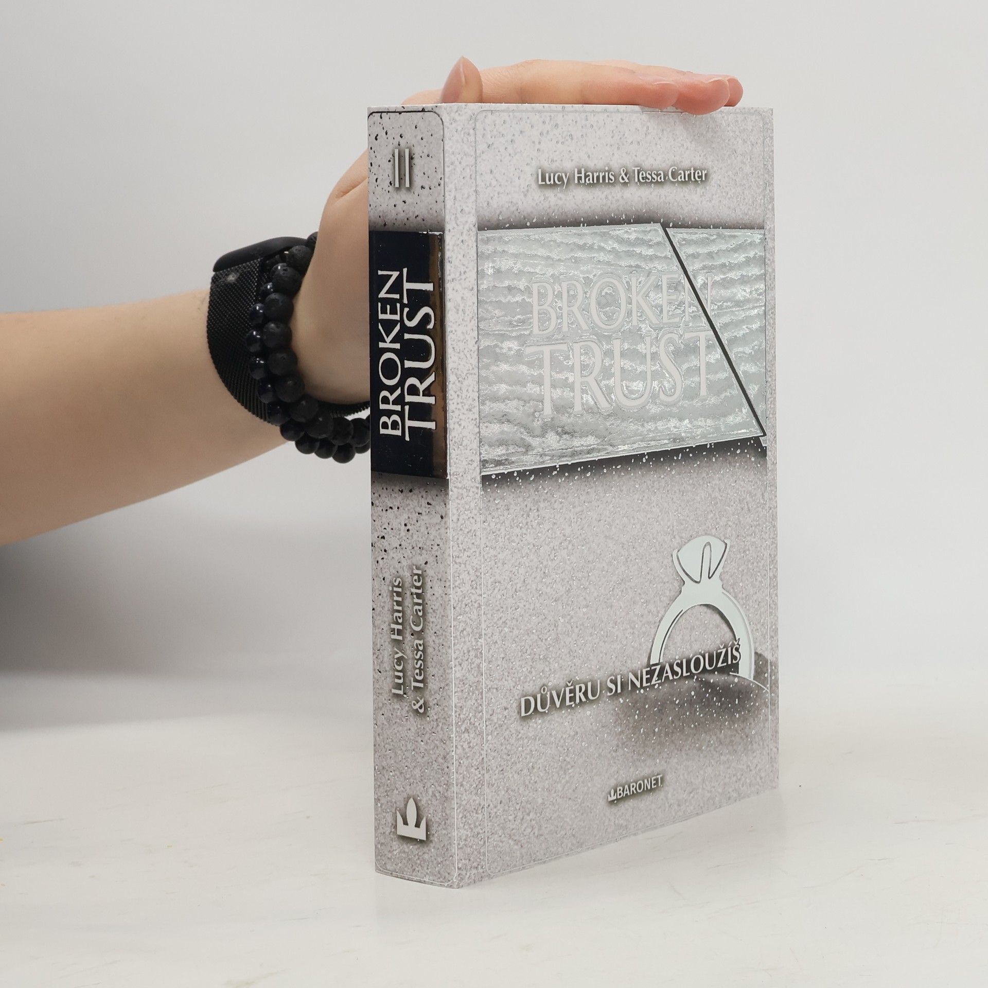 Broken Trust: Důvěru si nezasloužíš