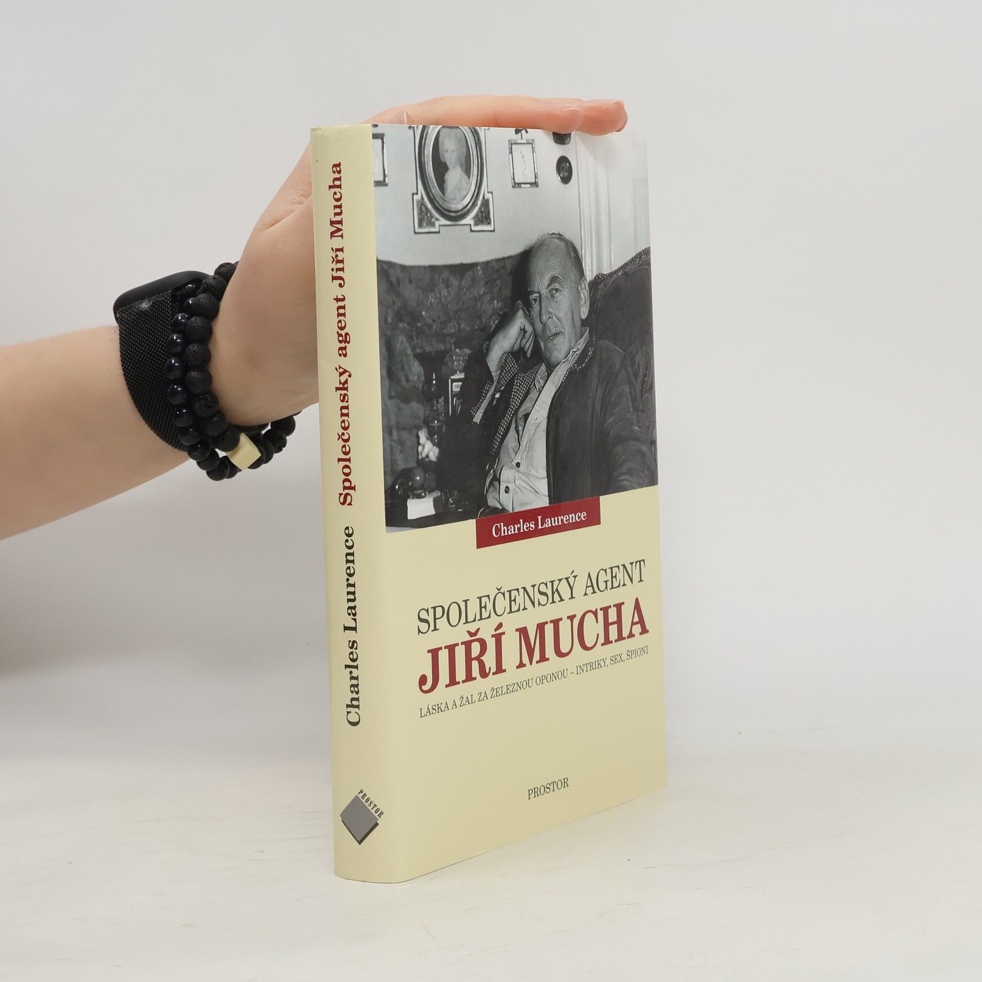 Charles Laurence Společenský agent Jiří Mucha